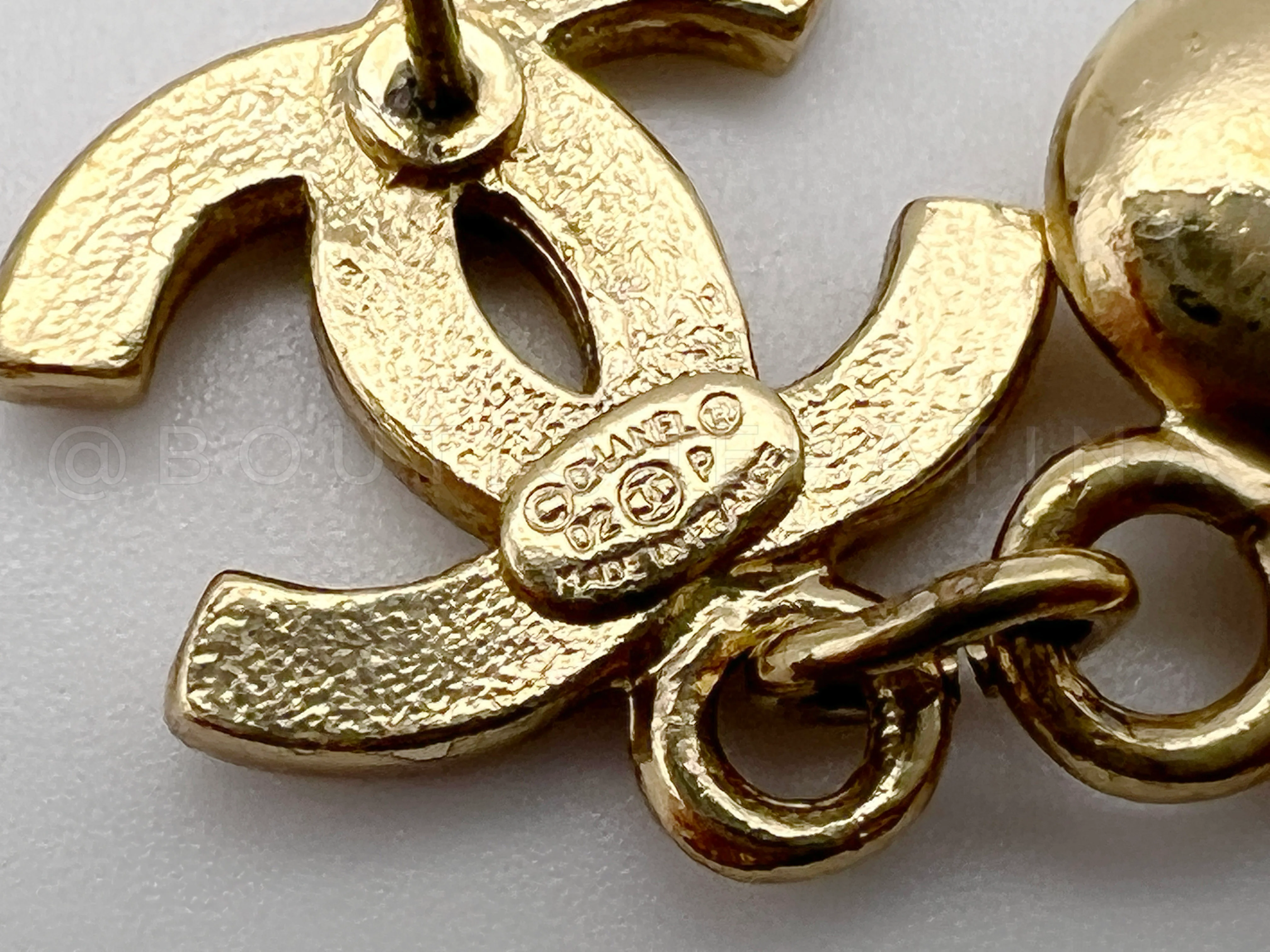 Chanel 02P Gold Crystal CC Heart Drop Earrings - Image 3