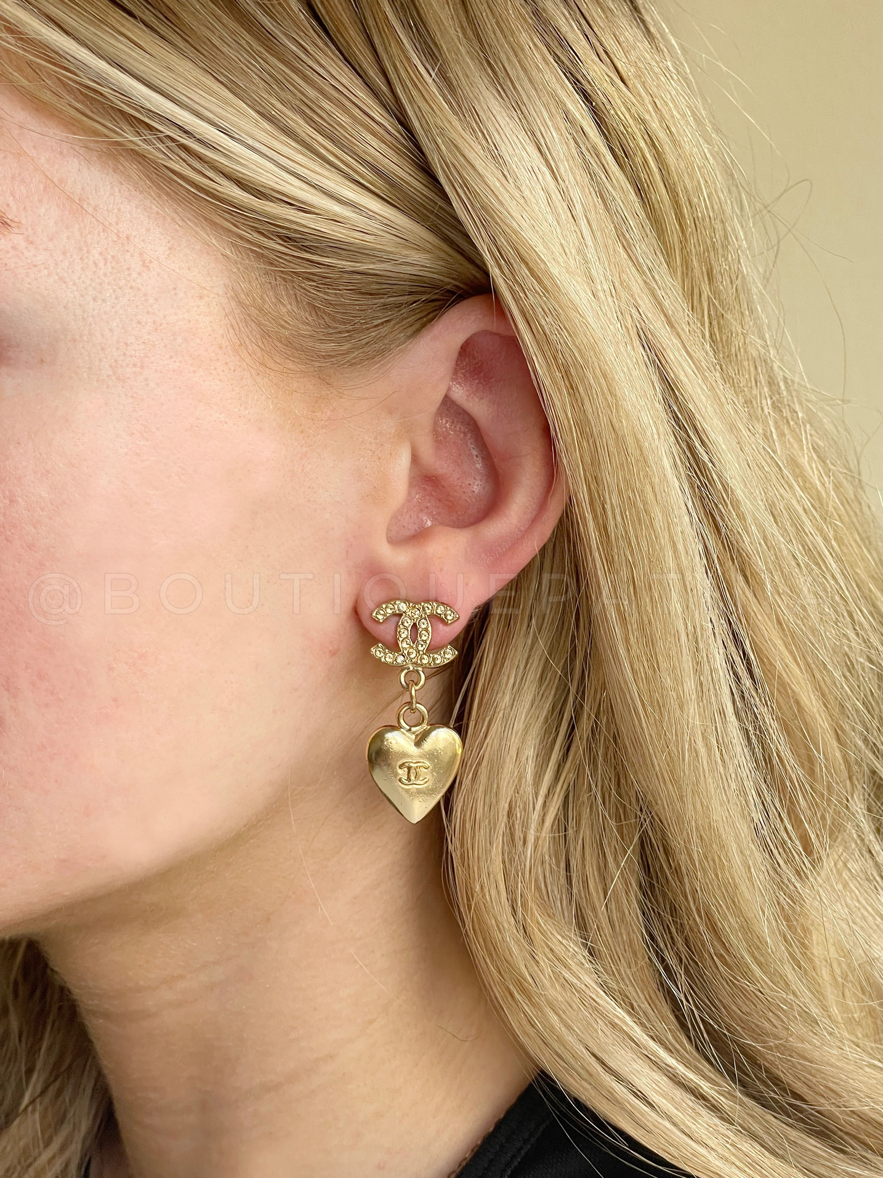 Chanel 02P Gold Crystal CC Heart Drop Earrings - Image 4