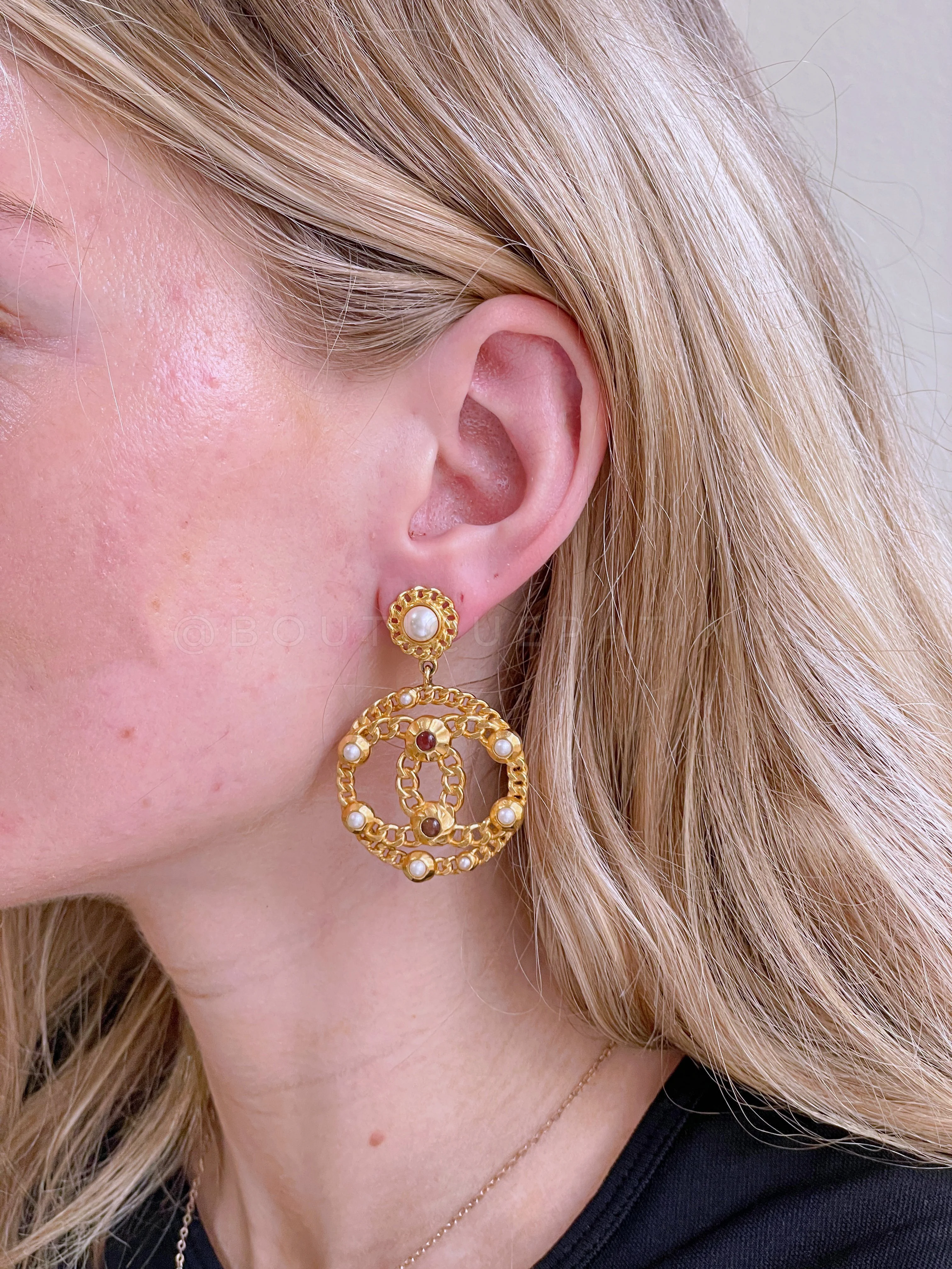 Chanel 18K Encircled CC Chain Logo Hoop Drop Earrings W8J - Image 4