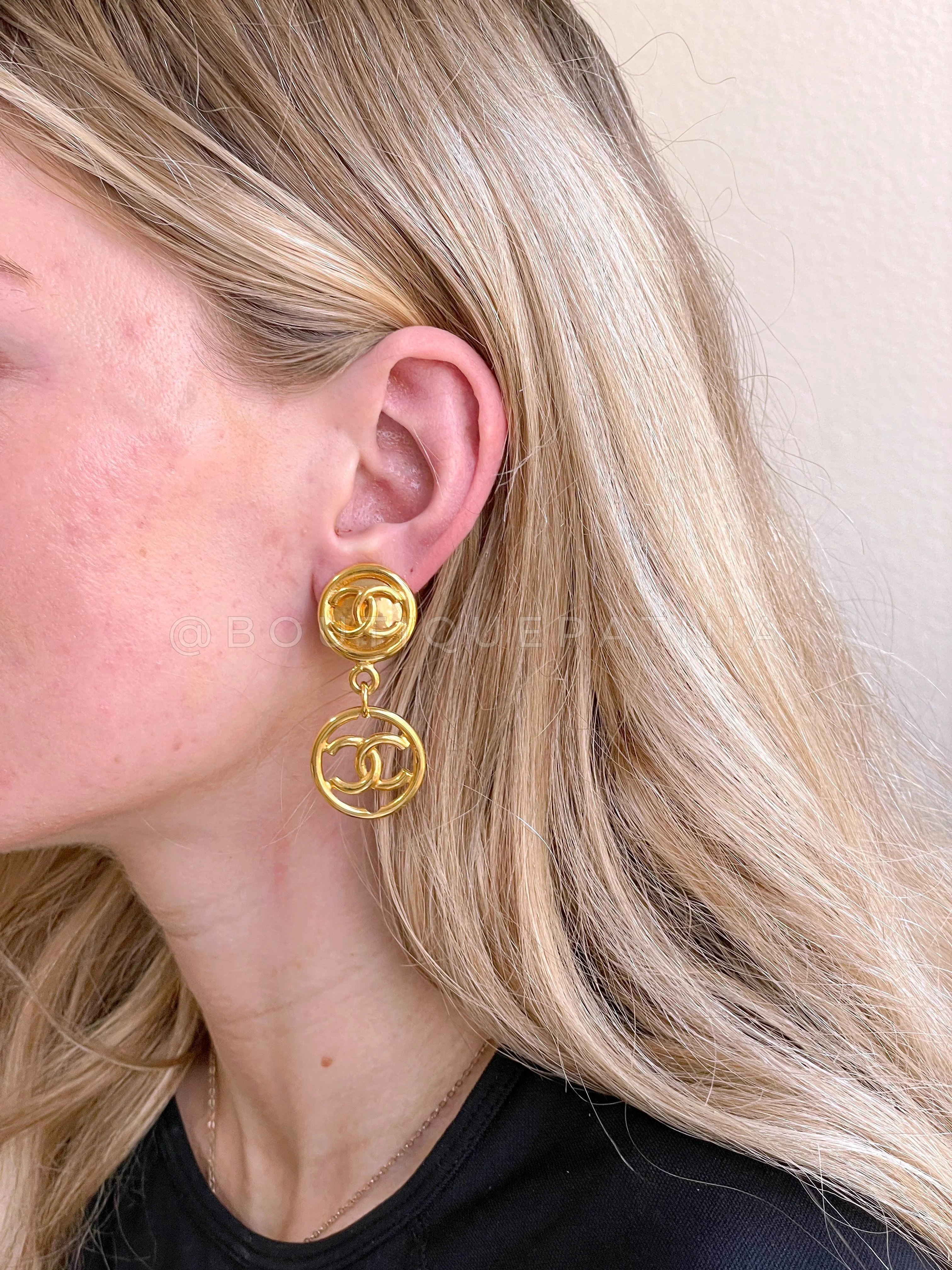 Chanel 93P Vintage Encircled CC Drop Earrings - Image 4