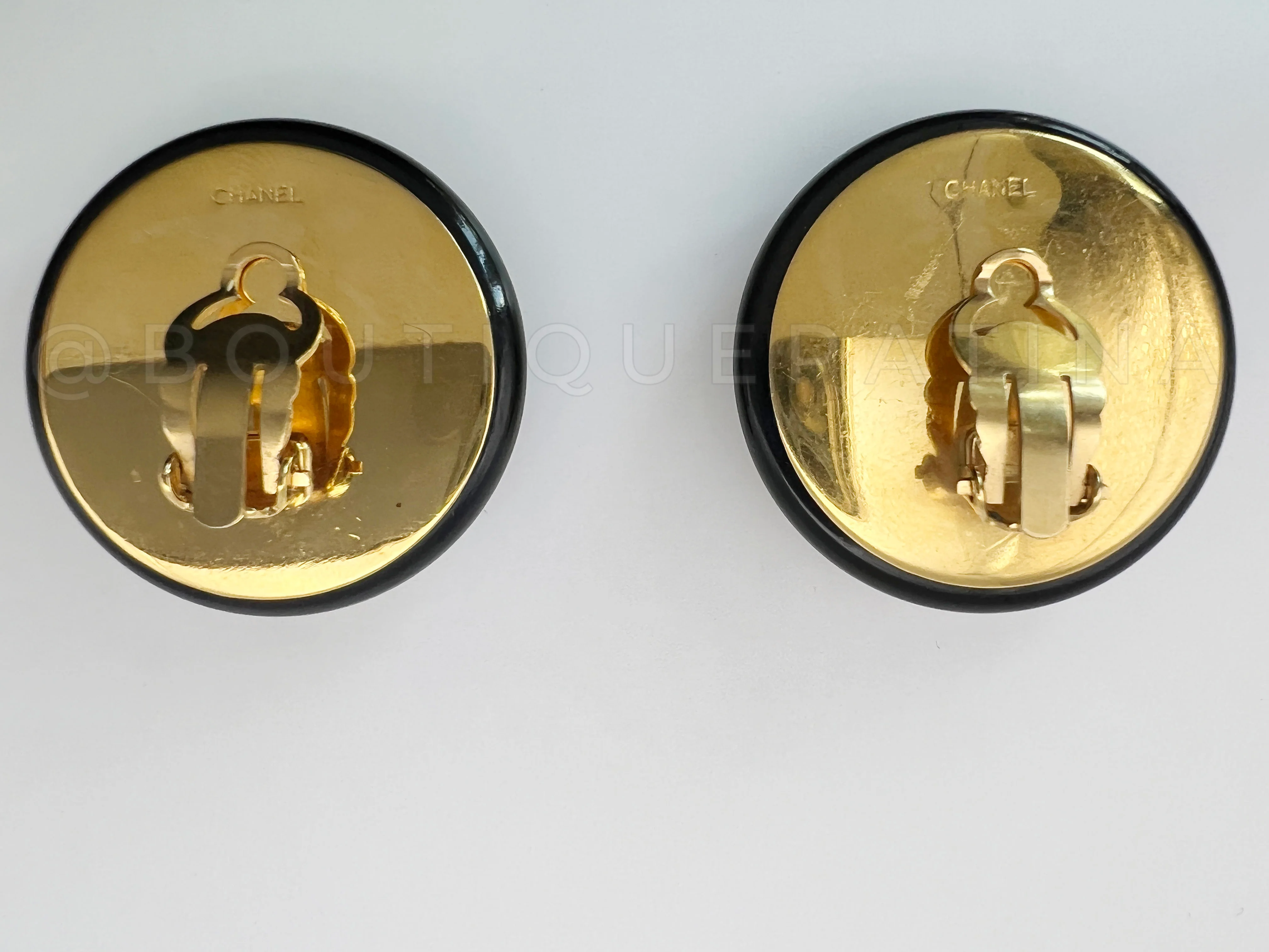 Chanel 80s Black and Gold Giant Tweed Button Stud Earrings - Image 2