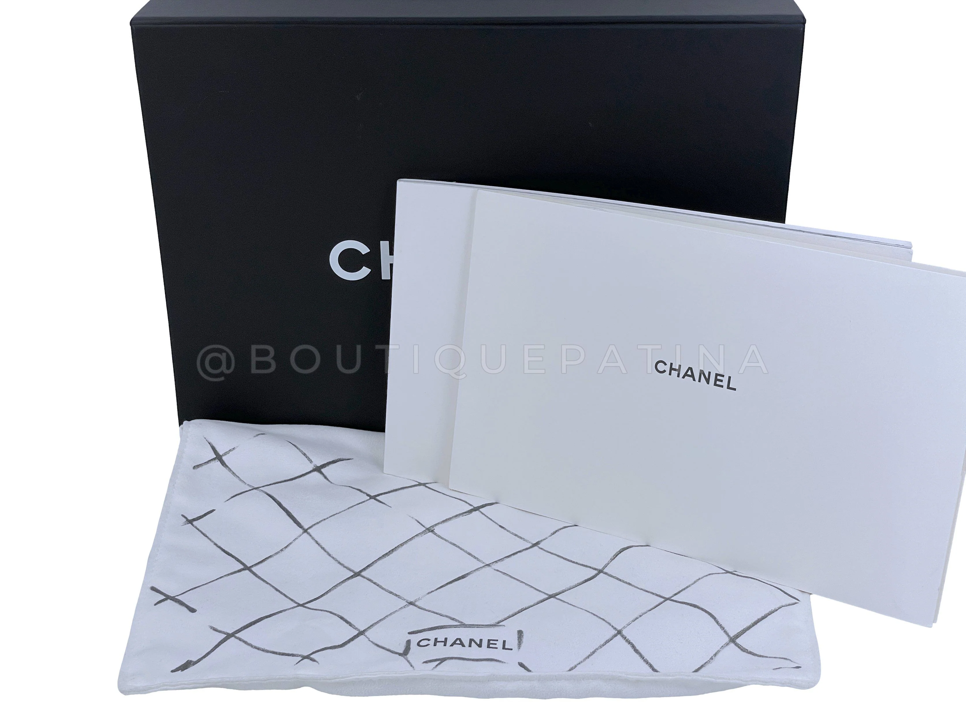Pristine Chanel So Black Chevron Medium Classic Double Flap Bag - Image 13