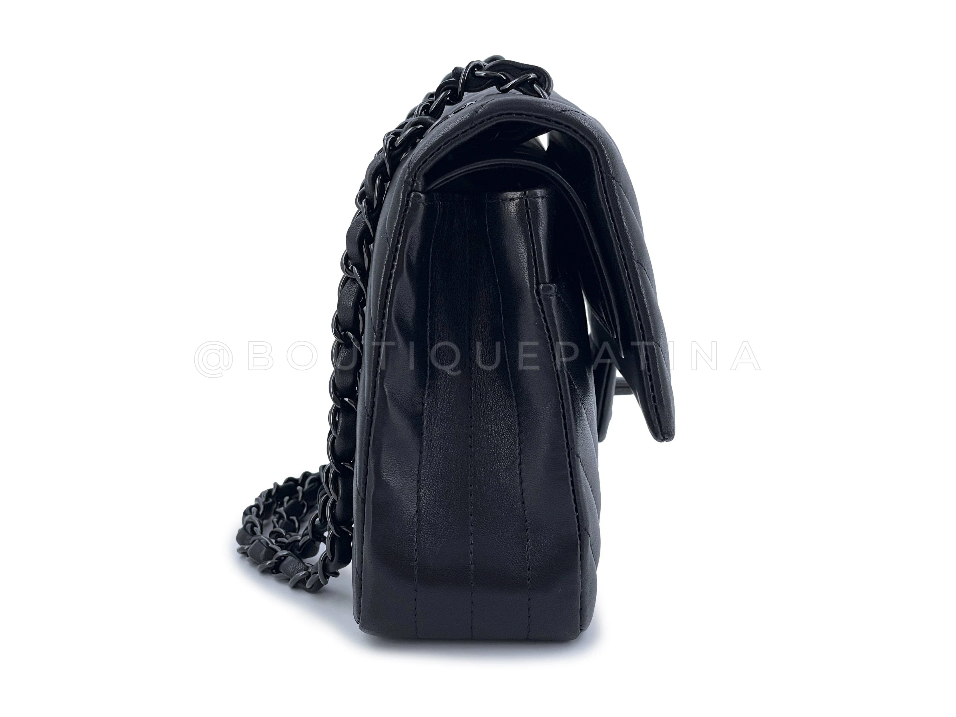 Pristine Chanel So Black Chevron Medium Classic Double Flap Bag - Image 4