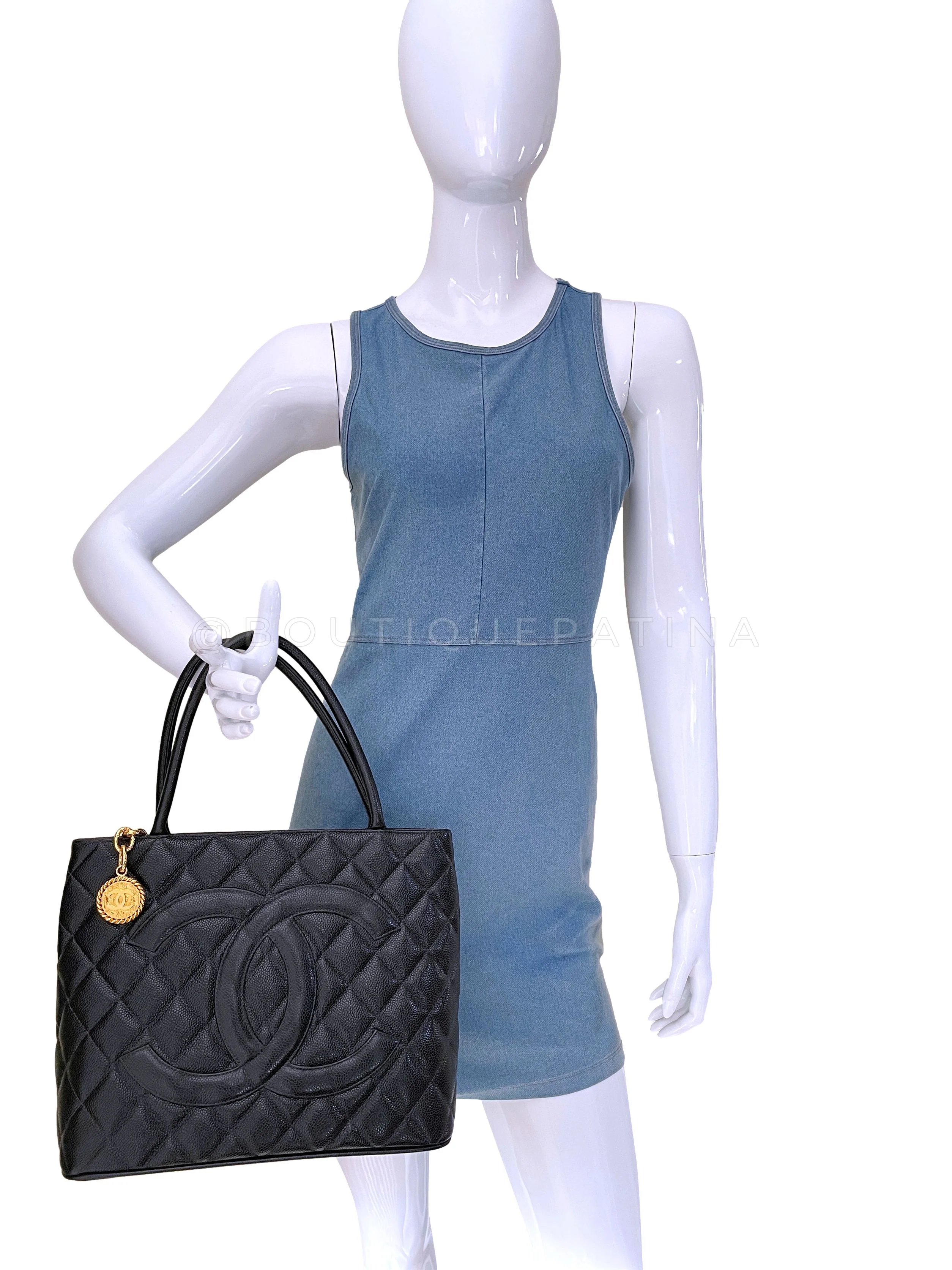 Pristine Chanel 1997 Vintage Black Caviar Medallion Tote Bag 24k GHW - Image 13