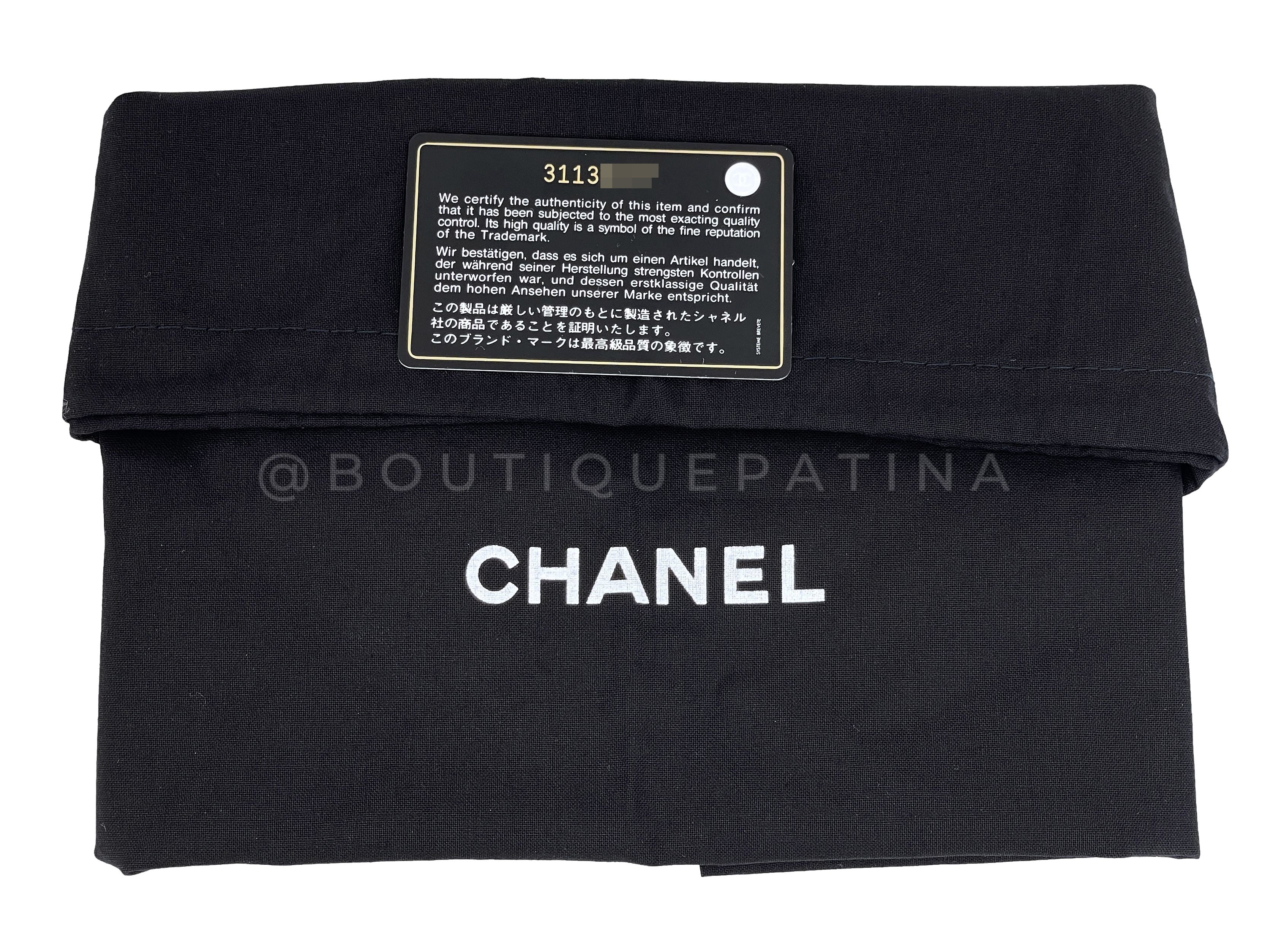 Chanel Black Diamond Cutout Medium Flap Bag GHW I0R - Image 17