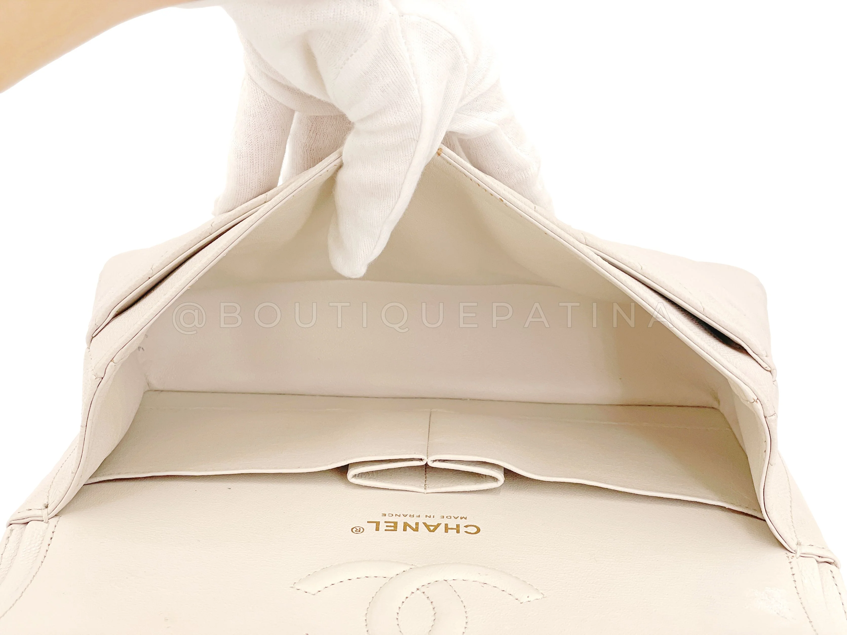 Chanel 2018 Cream Caviar Chevron Medium Classic Double Flap Bag GHW - Image 10