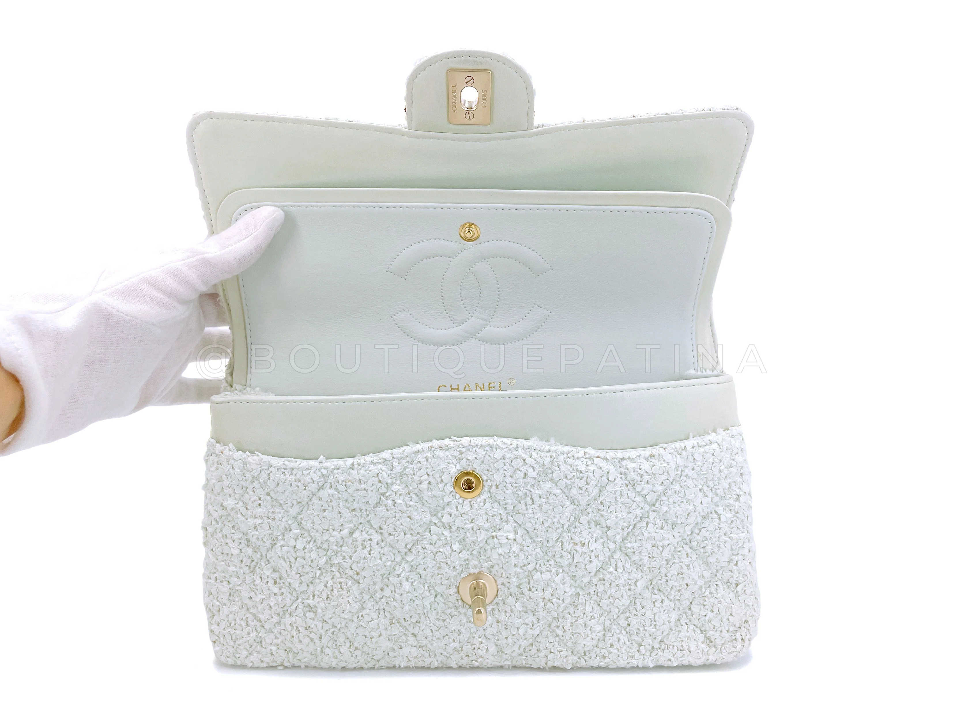 Chanel 2004 Vintage Pale Green Boucle Tweed Medium Classic Double Flap Bag GHW - Image 9