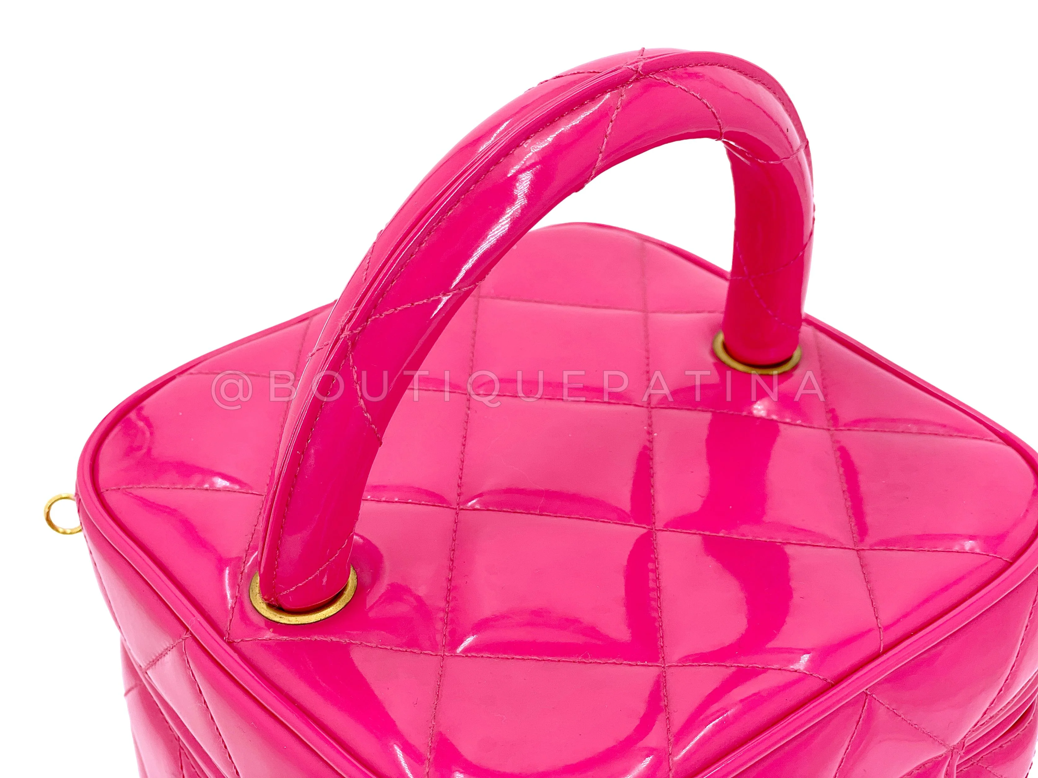Chanel 1995 Vintage "Barbie" Pink Patent Heart-Mirror Vanity Case Bag UXY - Image 7