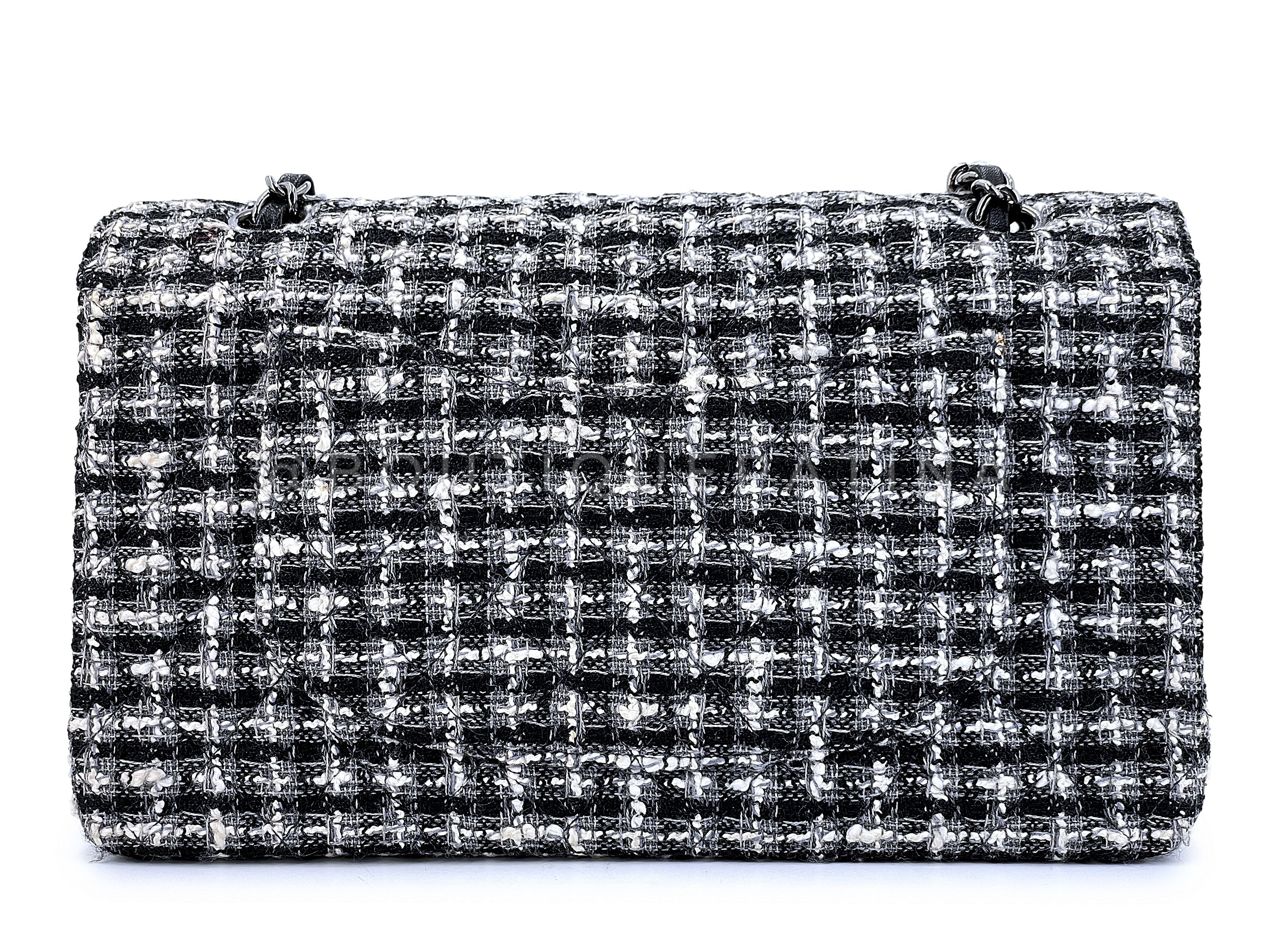 Chanel Vintage 2004 Black White Tweed Medium Classic Double Flap Bag SHW - Image 5