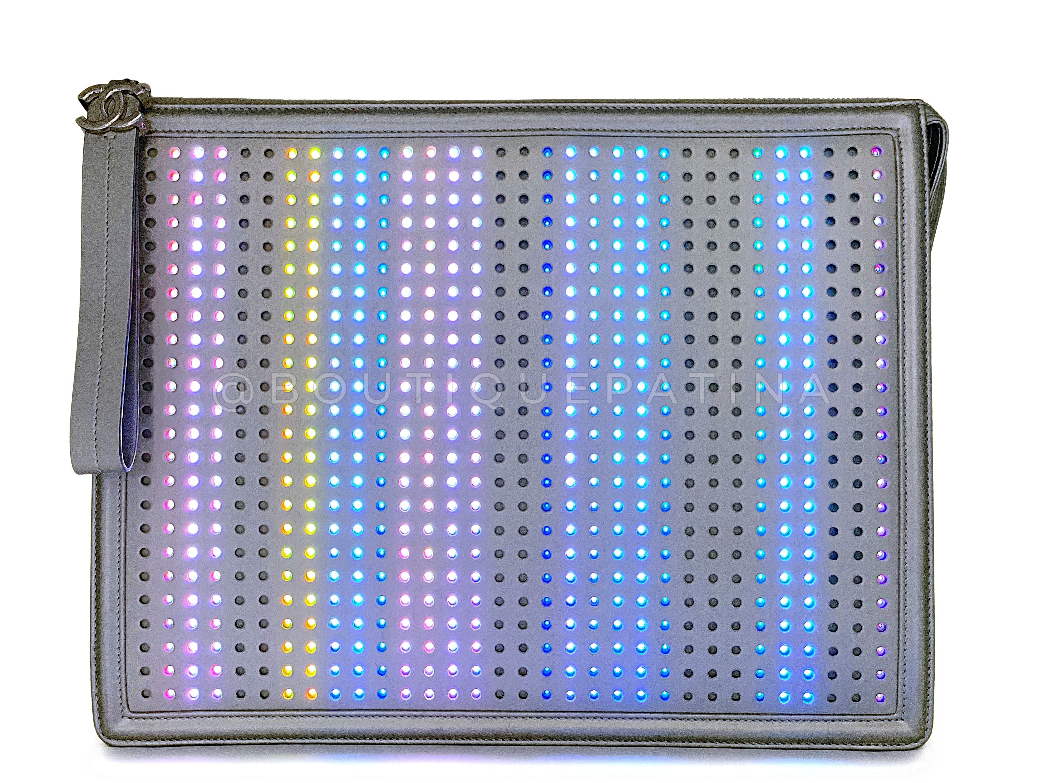 Rare Chanel 2017 LED 2.0 Oversized XL Clutch Bag Silver - Image 10
