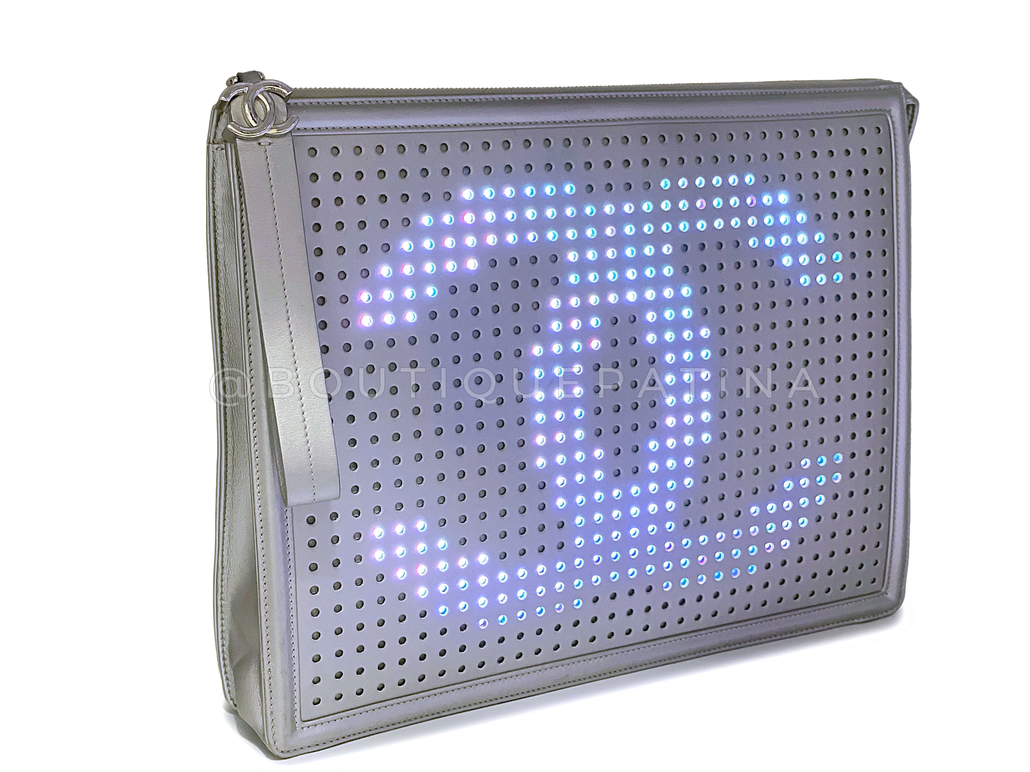 Rare Chanel 2017 LED 2.0 Oversized XL Clutch Bag Silver - Image 17