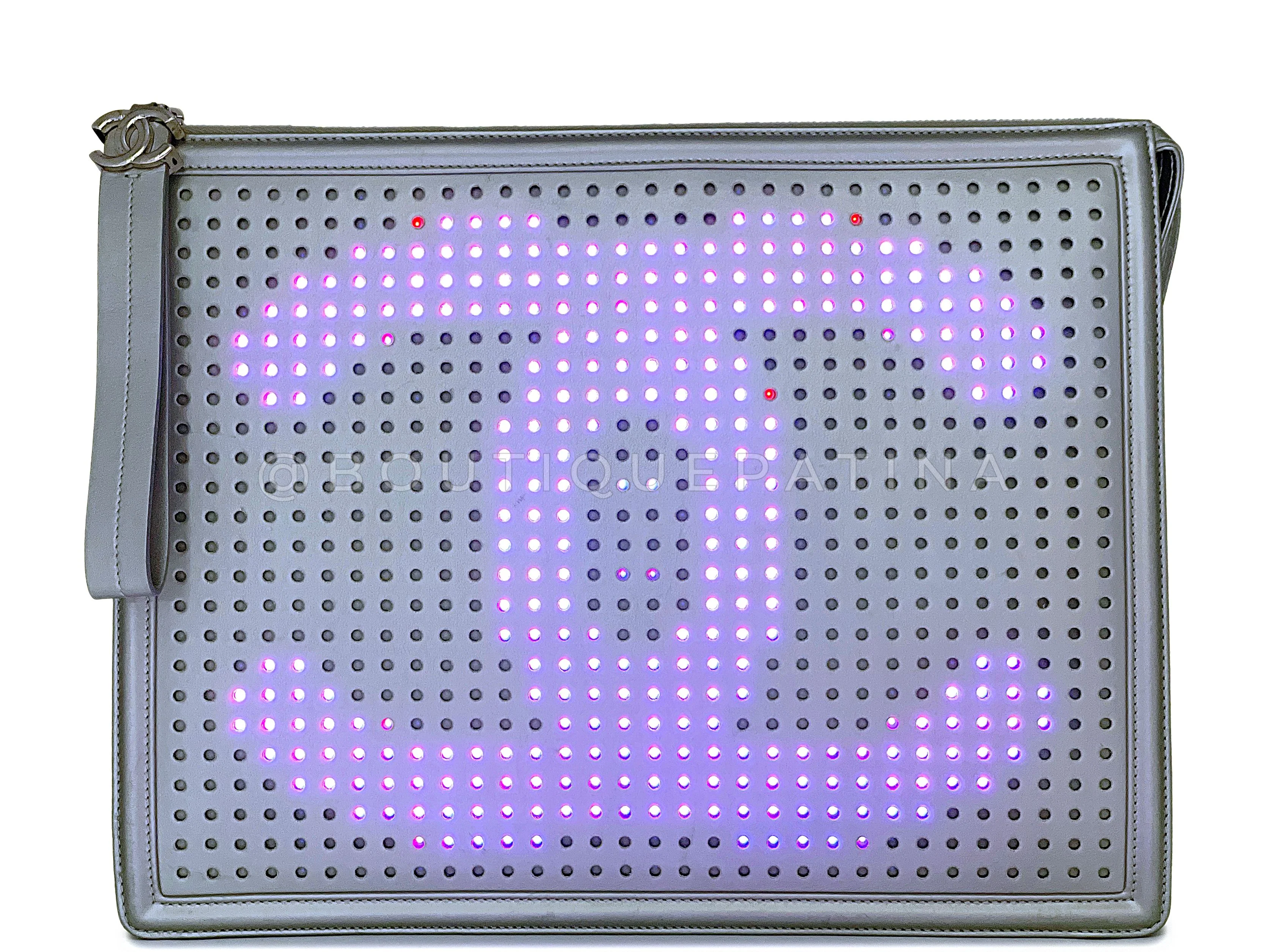 Rare Chanel 2017 LED 2.0 Oversized XL Clutch Bag Silver - Image 2