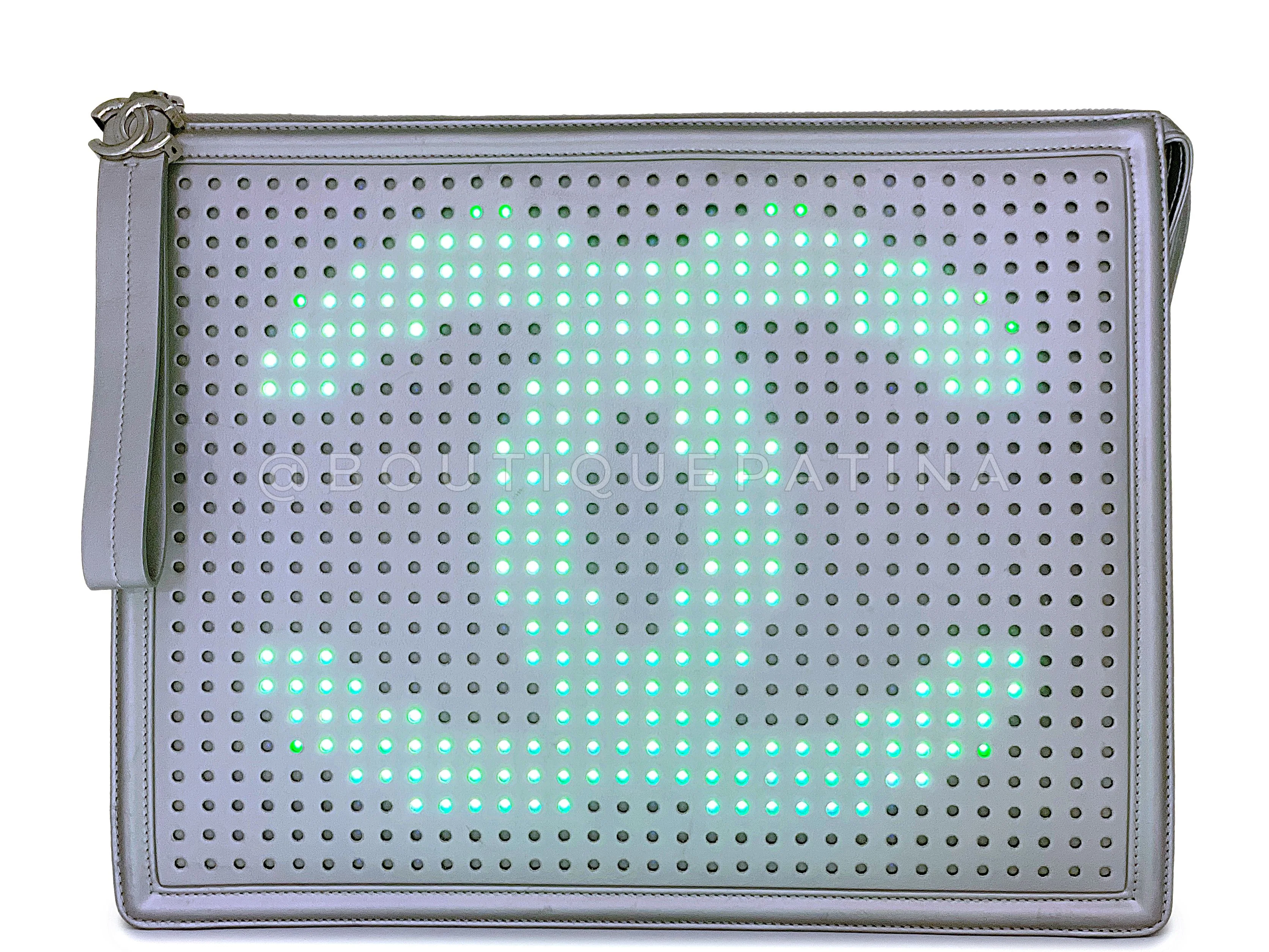 Rare Chanel 2017 LED 2.0 Oversized XL Clutch Bag Silver - Image 3