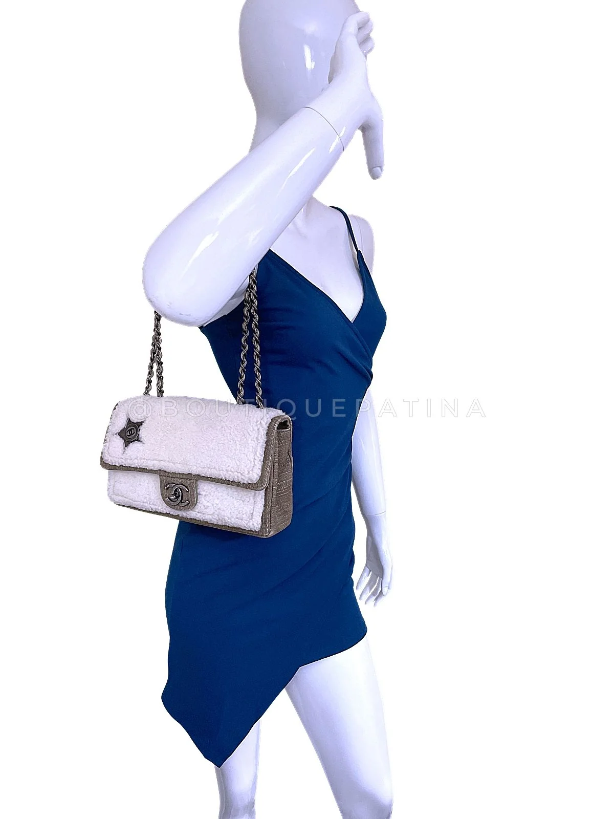 Chanel 2014 Paris Dallas Métiers d'Art Ivory Shearling Medium Flap Bag w Star - Image 15