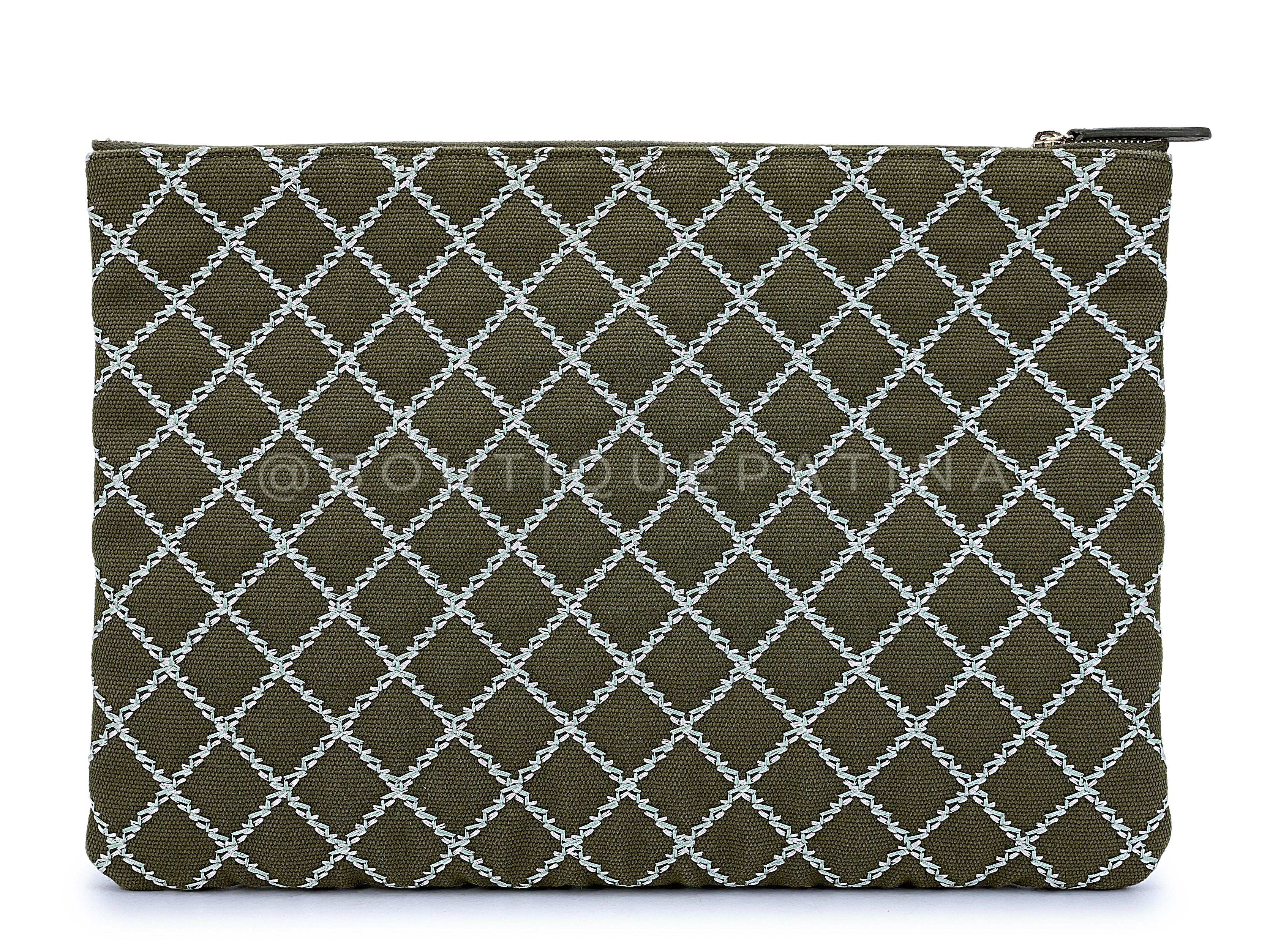 Chanel Khaki Green Contrast Stitch CC Large O Case Clutch Bag - Image 2