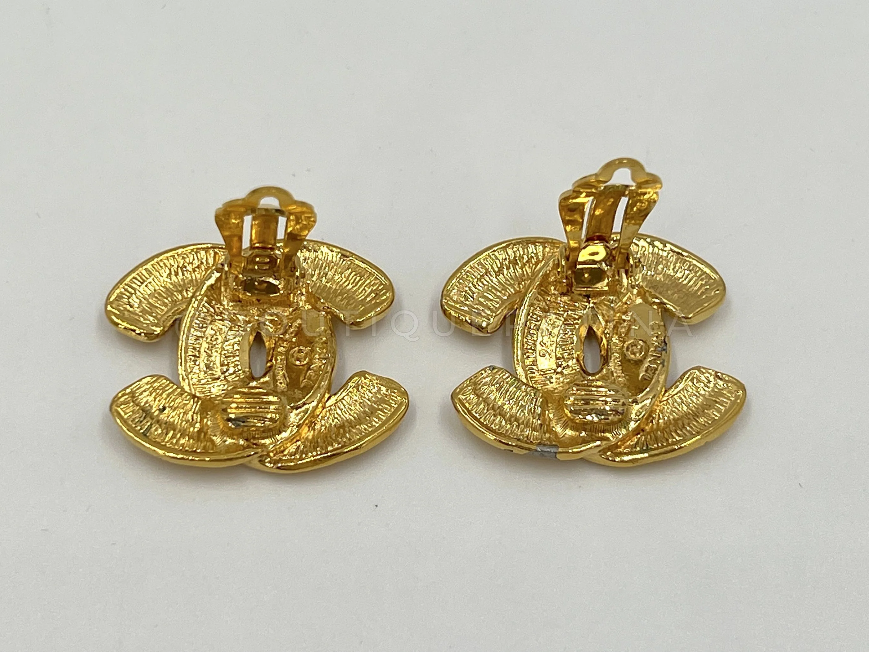 Chanel 1980s Vintage Quilted Logo Earrings - Image 2