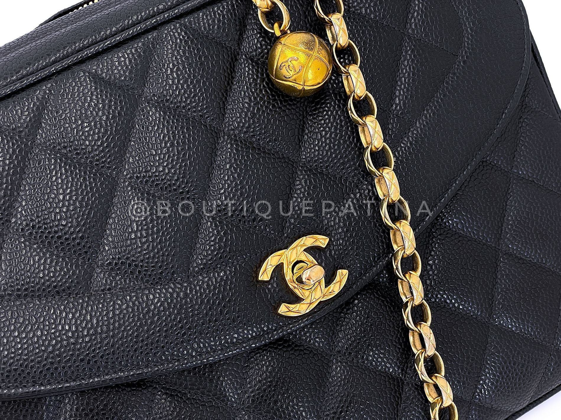 Chanel 1991 Vintage Black Caviar Etched Chain Camera Flap Bag 24k GHW OW0 - Image 8