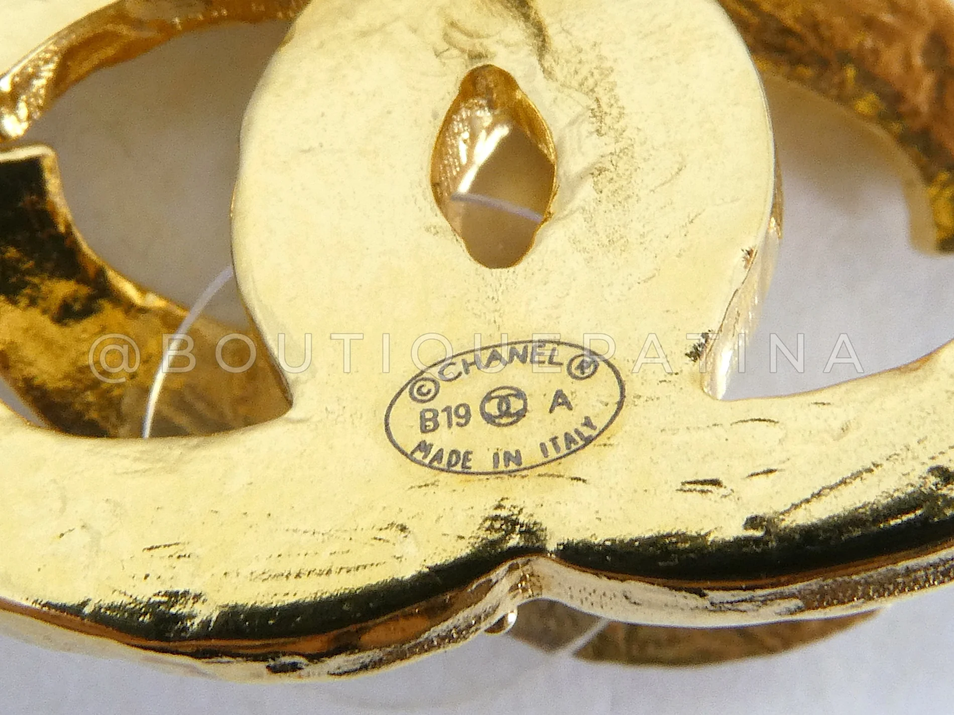 Chanel 19A Egypt Black Crocodile Print Gold Stud Earrings Paris-New York CQY - Image 3