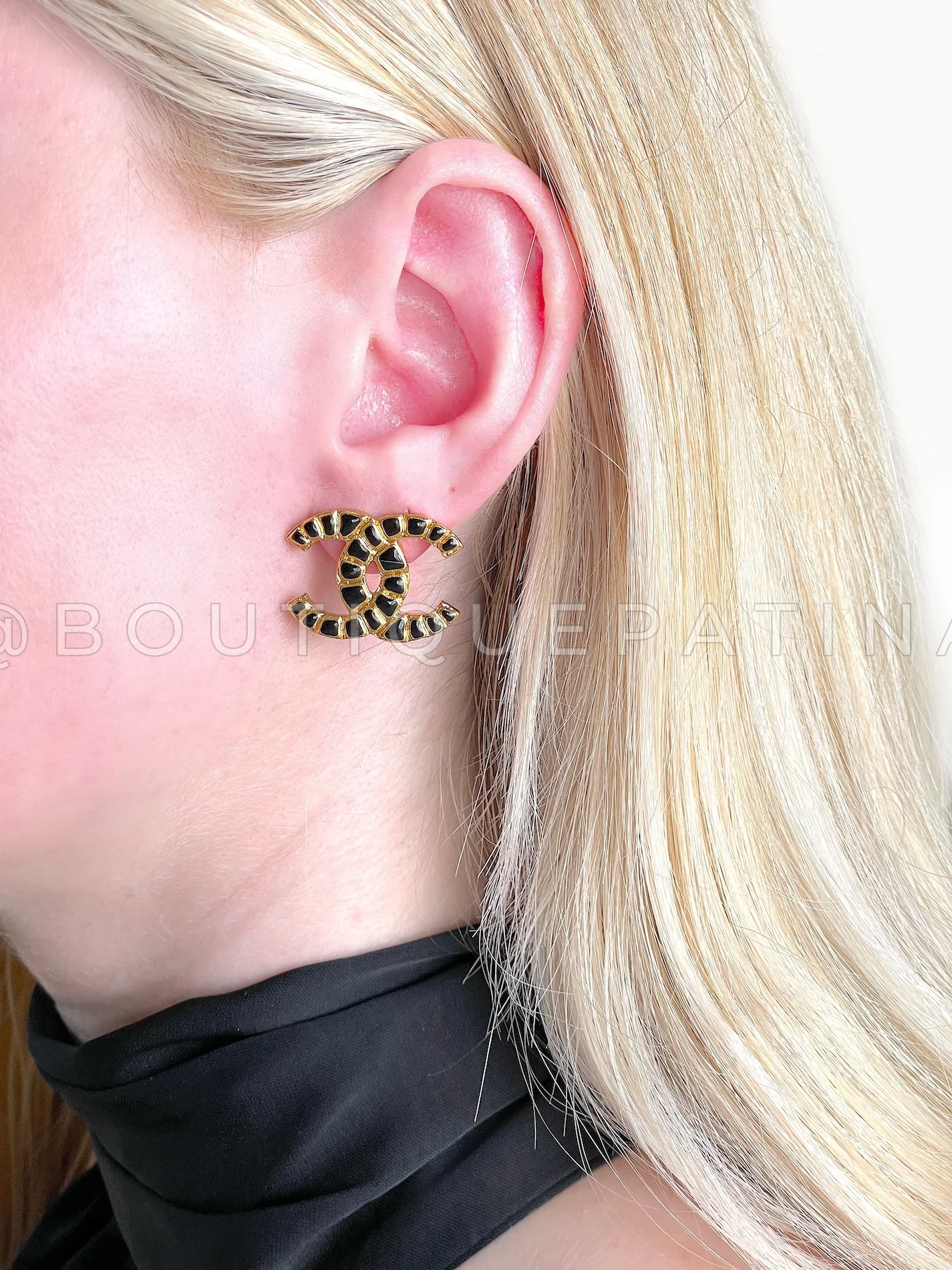Chanel 19A Egypt Black Crocodile Print Gold Stud Earrings Paris-New York CQY - Image 4