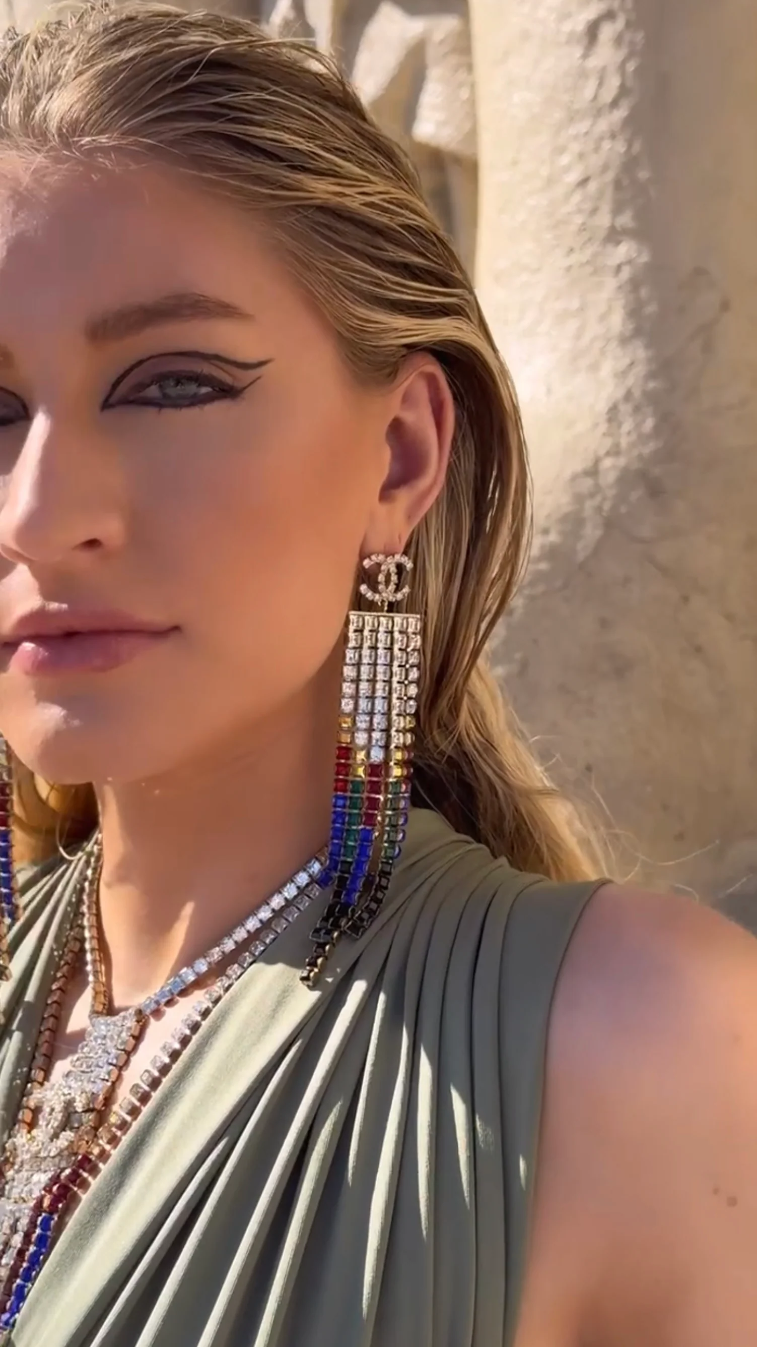 Chanel 19A Egypt Crystal Mesh Rainbow Strass Earrings Paris-New York 5-Row Large WHS - Image 5