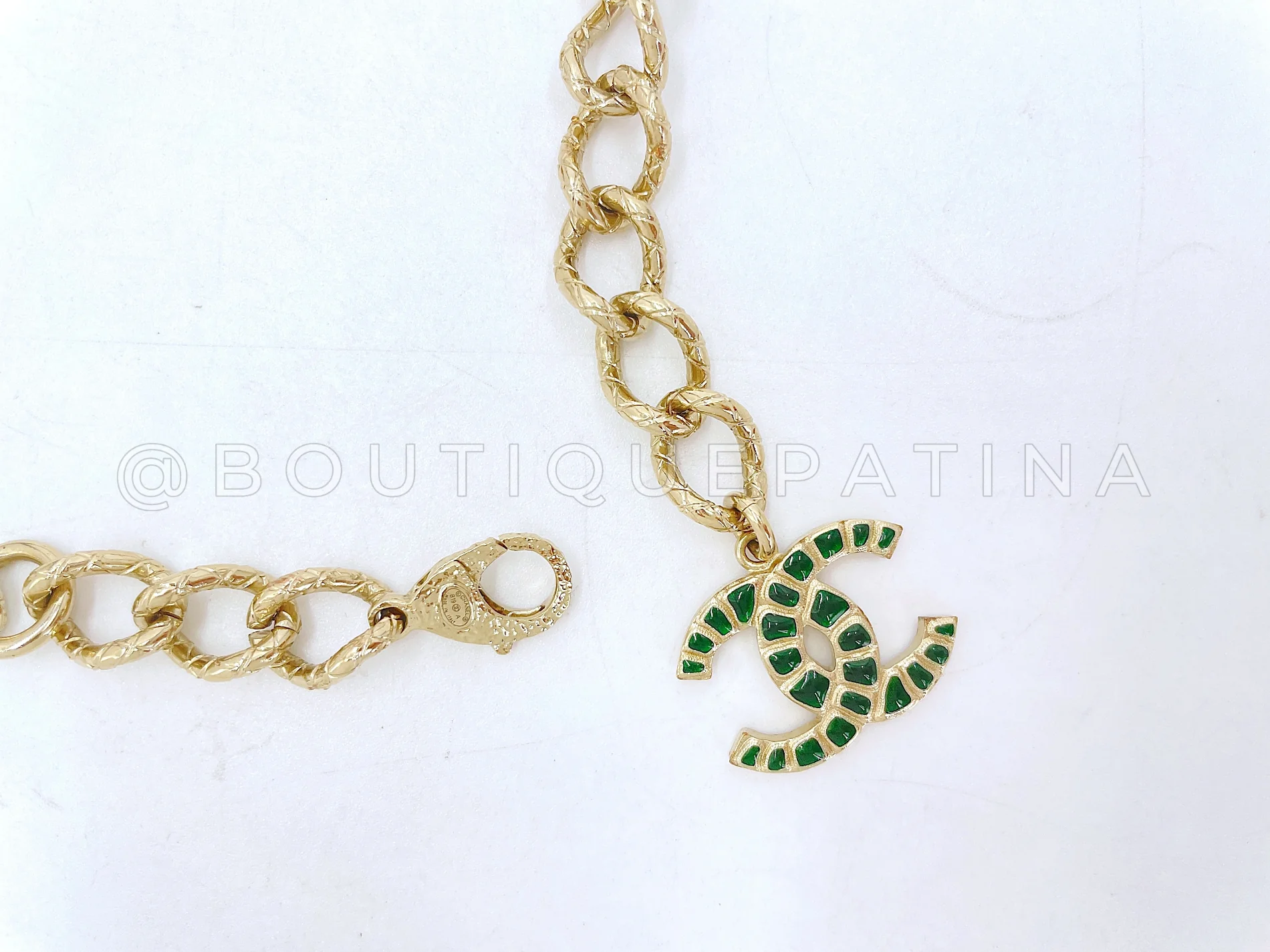 Chanel 19A Egypt Giant Green Crocodile Print Gold Choker Necklace Paris-New York DLQ - Image 3