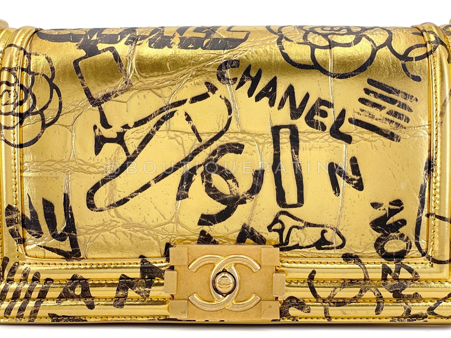 Chanel 19A Egypt Gold Crocodile Print Graffiti Boy Bag Medium GHW Paris-New York 8VU - Image 9