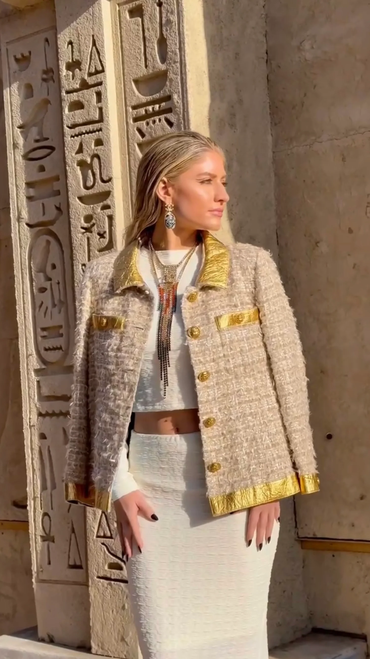 Chanel 19A Egypt Gold Tweed Runway Scarab Jacket Blazer 40 FR - Image 2