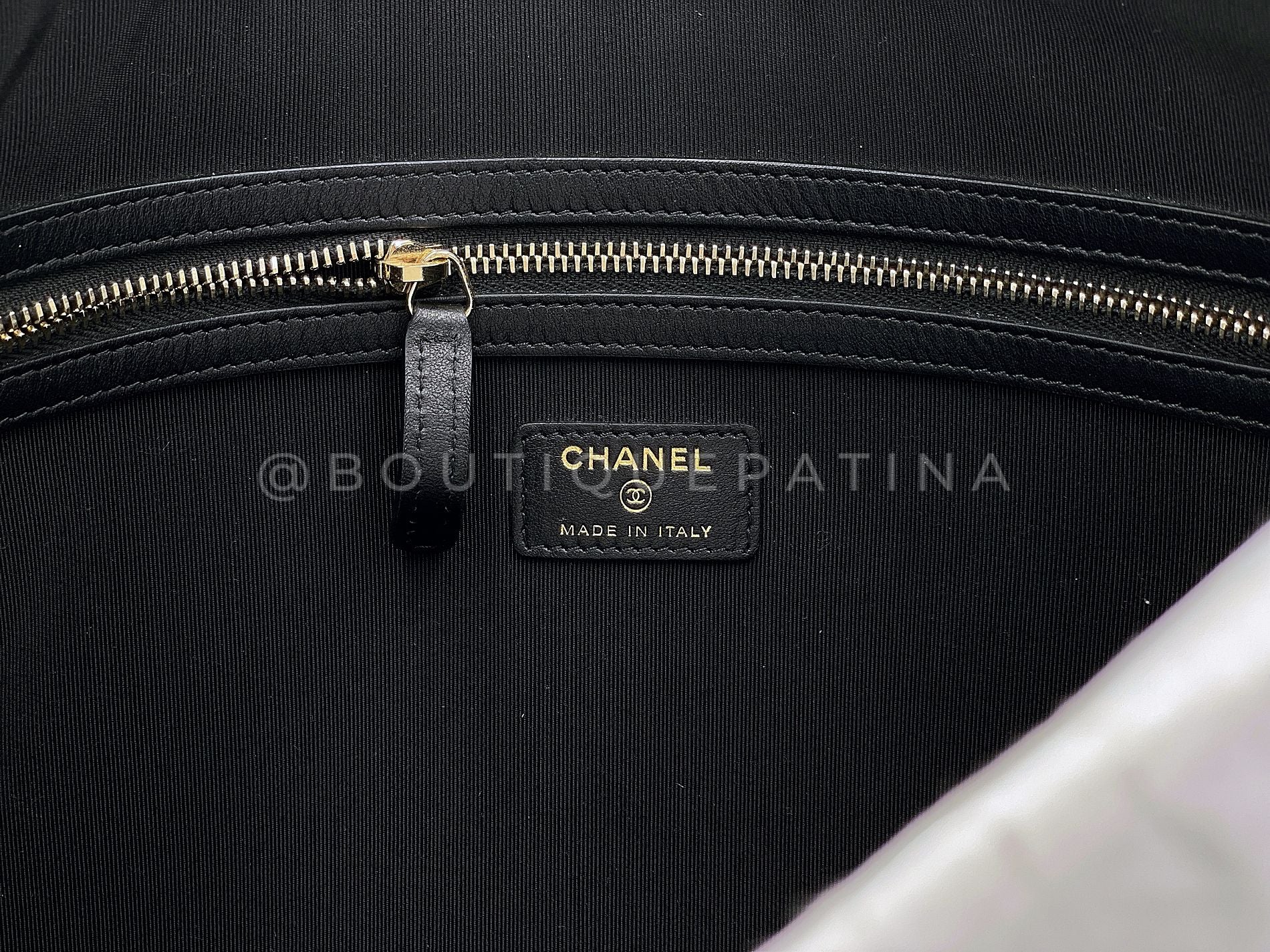 Chanel 19A Egypt Paris-New York Graffiti Print Black Gold Clutch Bag O Case Large 243 - Image 6