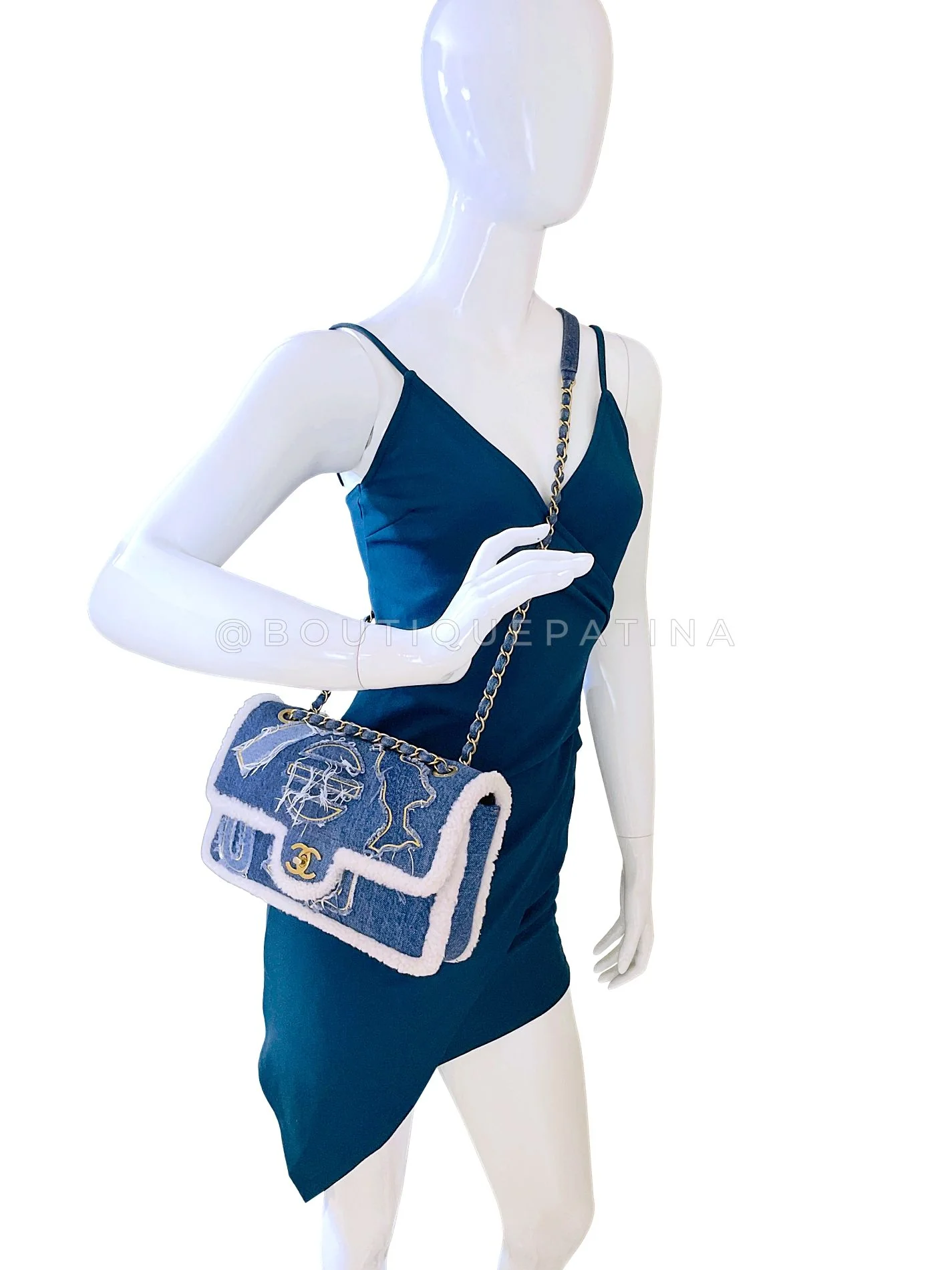 Chanel 19A Egyptian Denim Blue Shearling Hieroglyphic Medium Flap Bag Paris-NY GHW 259 - Image 15