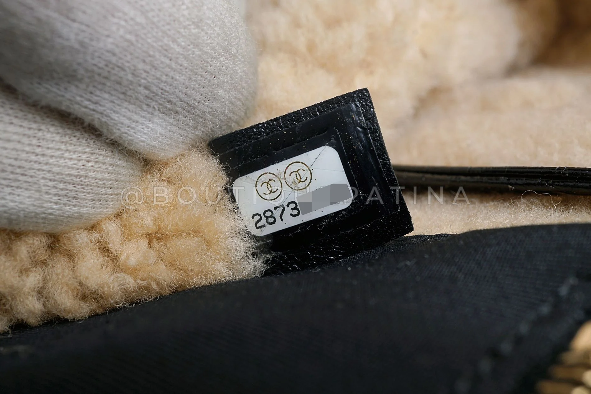 Chanel 2019 Black Shearling Shopper Tote Bag Distressed 2QI - Image 11