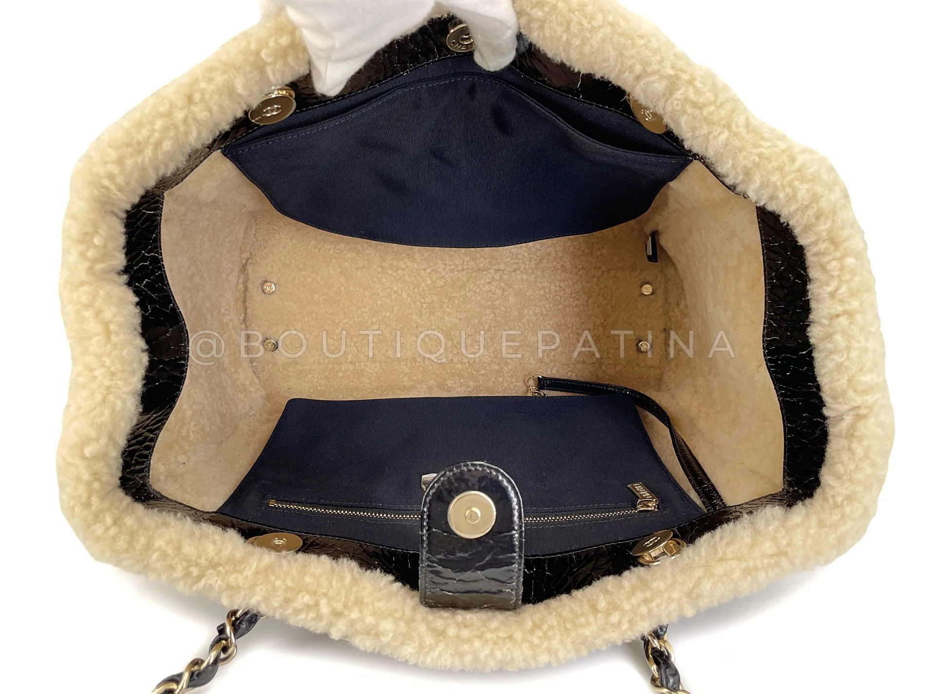 Chanel 2019 Black Shearling Shopper Tote Bag Distressed 2QI - Image 9