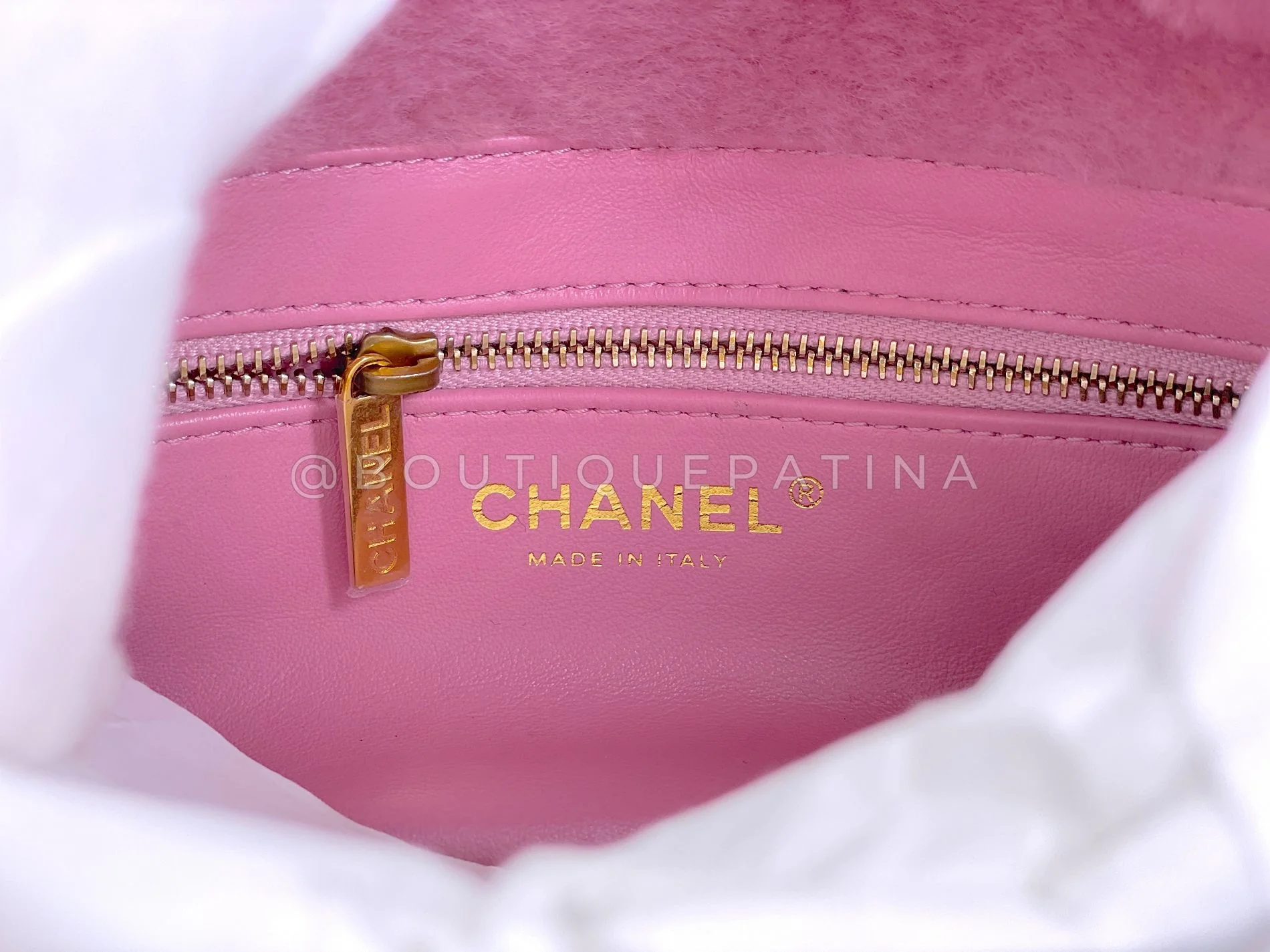 Chanel 2022 Pink Shearling Flap Crossbody Bag GHW 3U4 - Image 11