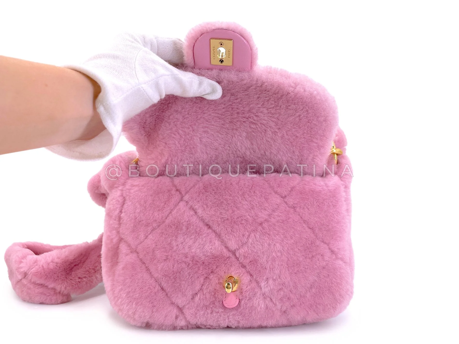 Chanel 2022 Pink Shearling Flap Crossbody Bag GHW 3U4 - Image 9