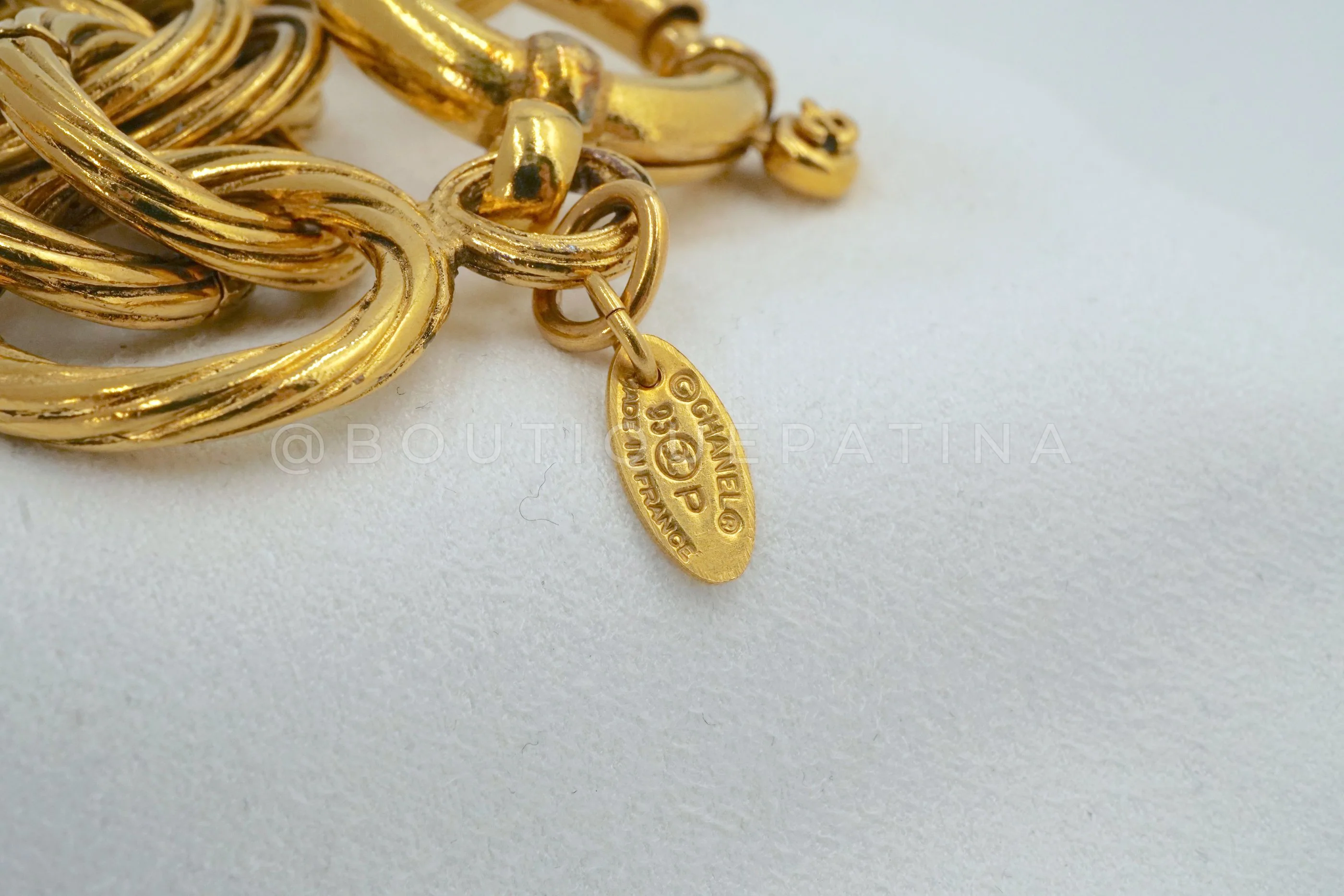Chanel 93P Vintage Chunky Chain Choker Encircled CC Pendant Necklace - Image 4