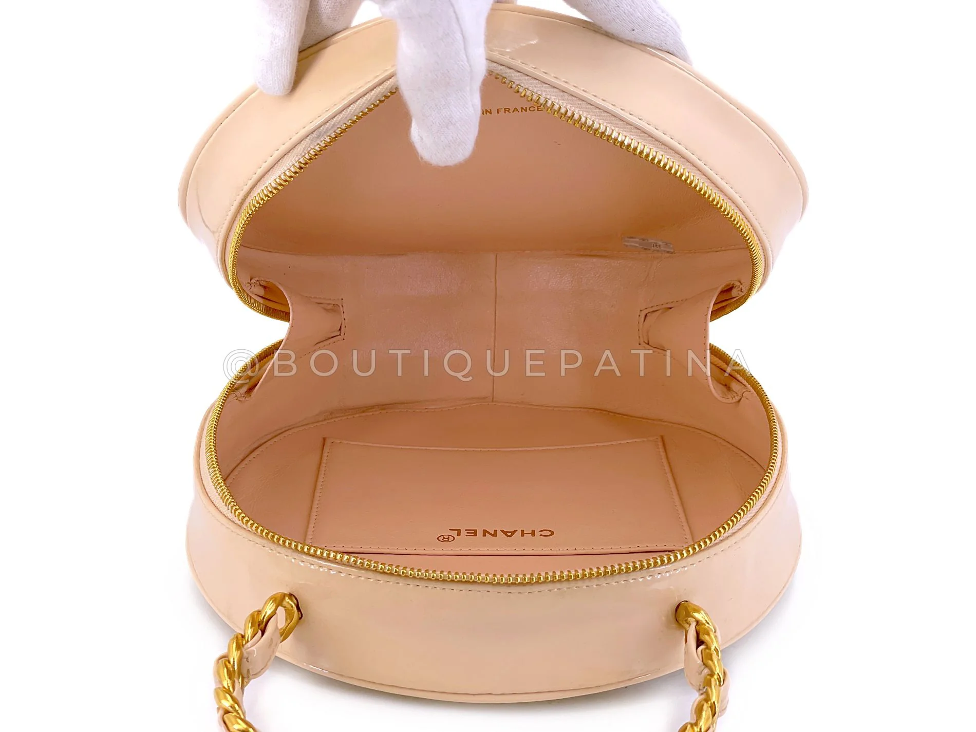Chanel 95P Vintage "Barbie" Round Vanity Bag Beige Patent 24k GHW E0R - Image 10