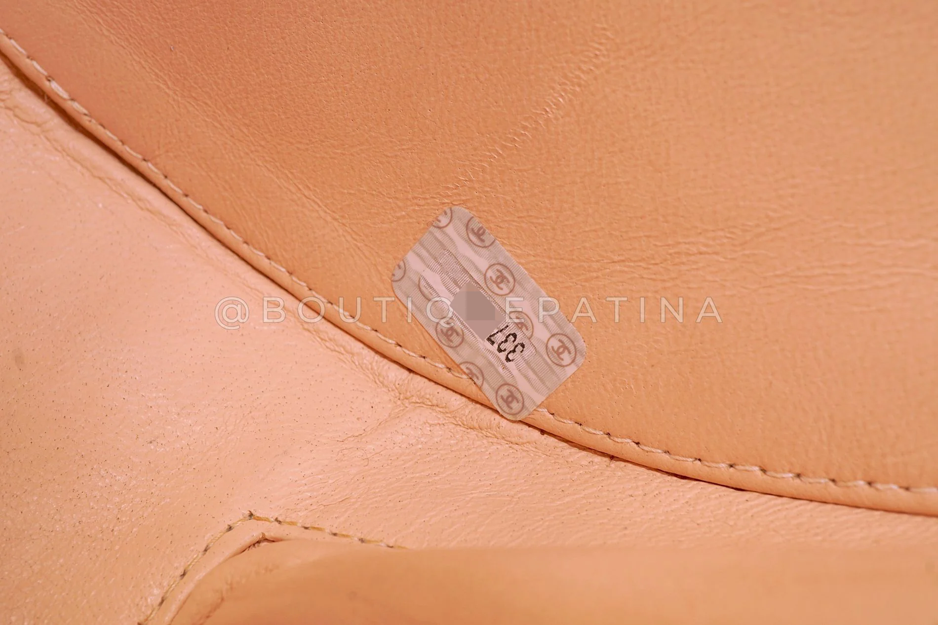 Chanel 95P Vintage "Barbie" Round Vanity Bag Beige Patent 24k GHW E0R - Image 13