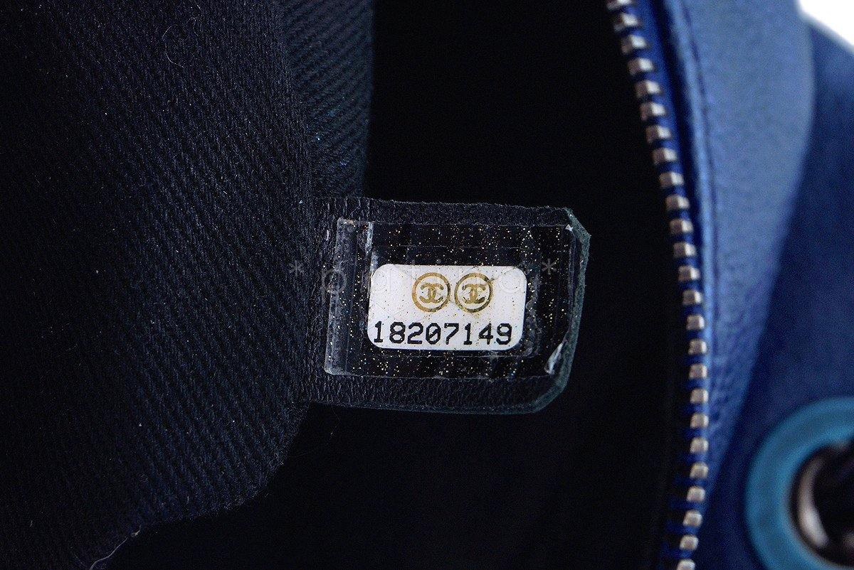 Chanel Blue Caviar Iridescent/Metallic Jumbo-sized Classic Easy Flap Bag - Image 11