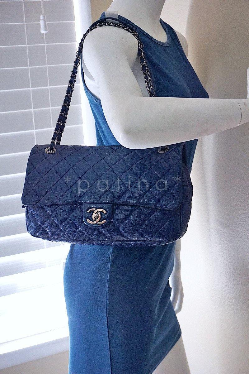 Chanel Blue Caviar Iridescent/Metallic Jumbo-sized Classic Easy Flap Bag - Image 12