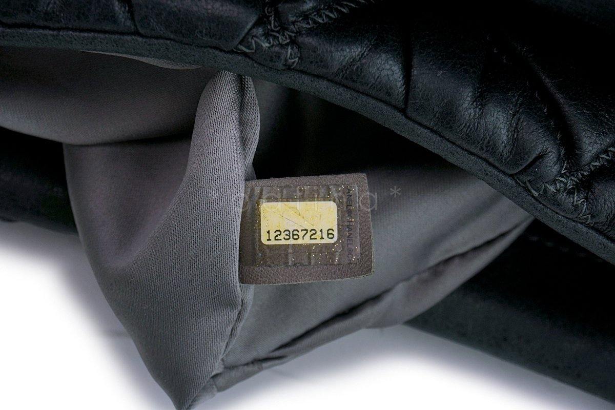 Chanel Gray-Black Jumbo Size Soft Bubble Quilt Flap Bag - Image 11