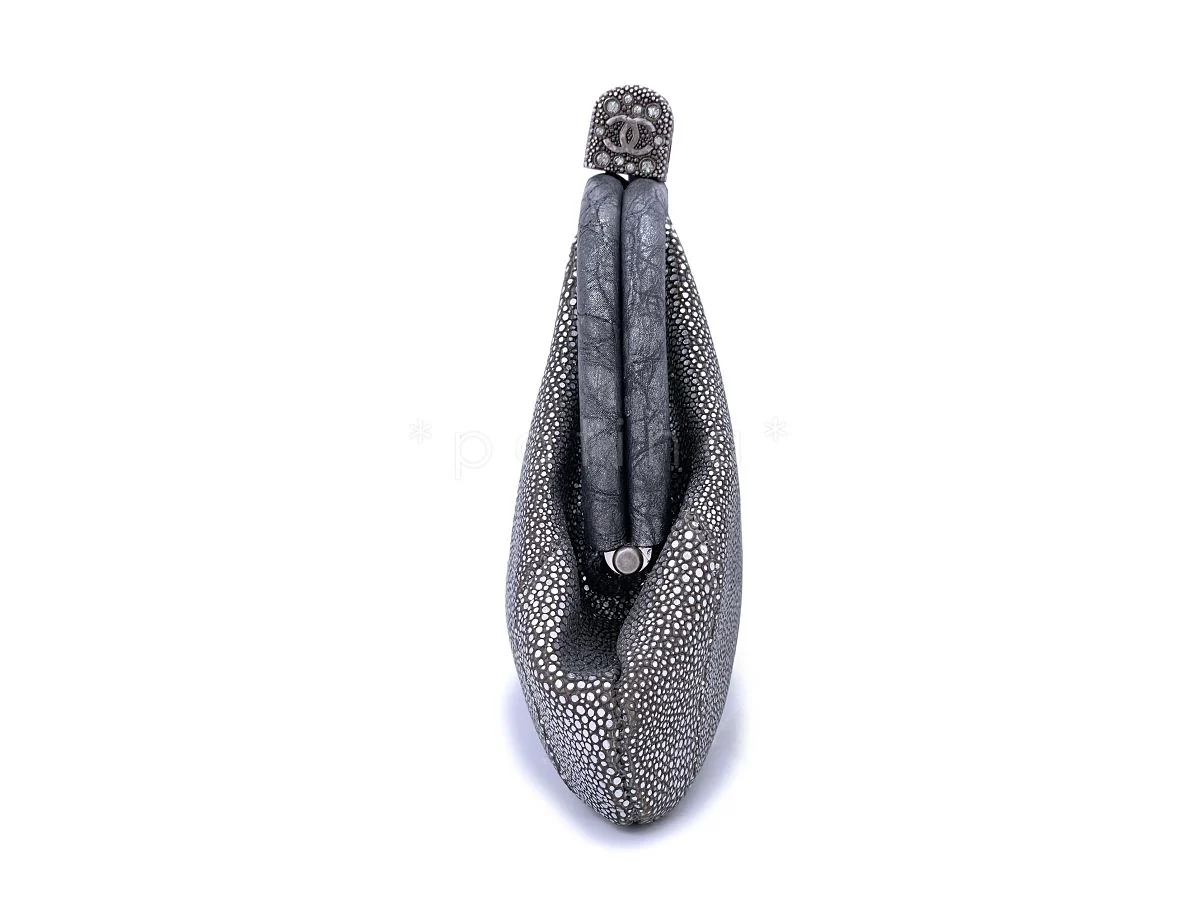 Chanel Limited Stingray Crystals Degrade Framed Evening Clutch Bag Silver - Image 3