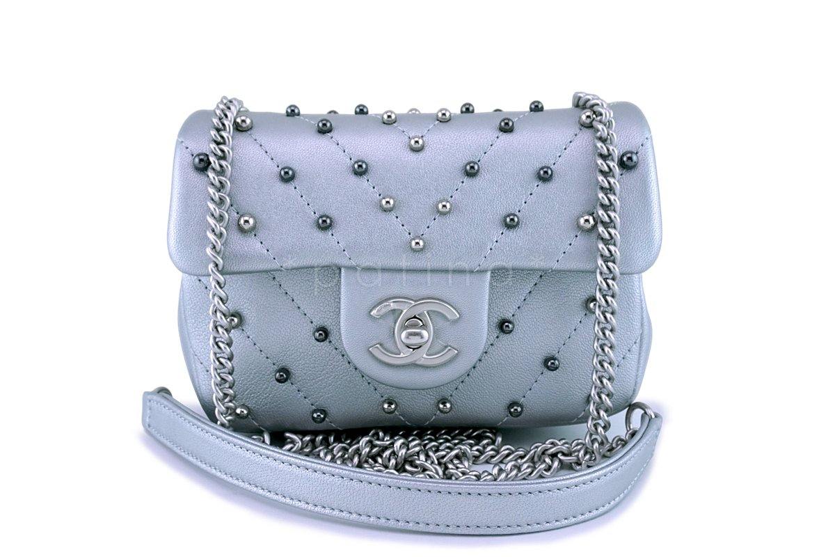 Chanel Silver Pearl Chevron Quilted Classic Mini Flap Bag Limited - Image 2