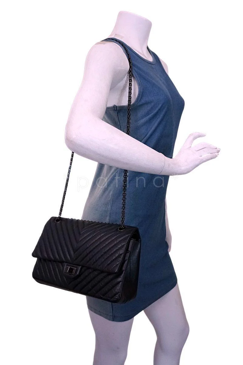 Chanel So Black Reissue 226 Chevron Medium-Large 2.55 Double Flap Bag - Image 14