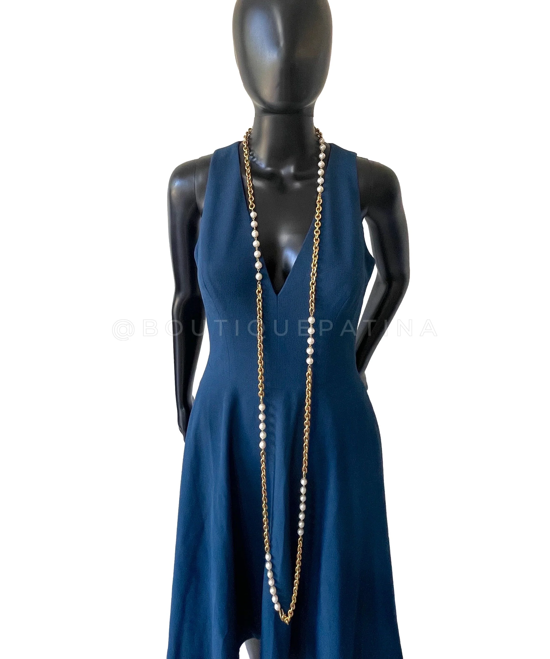 Chanel Vintage 1980s Rihanna Pearl and Gold Chain Long Station Necklace - Image 6