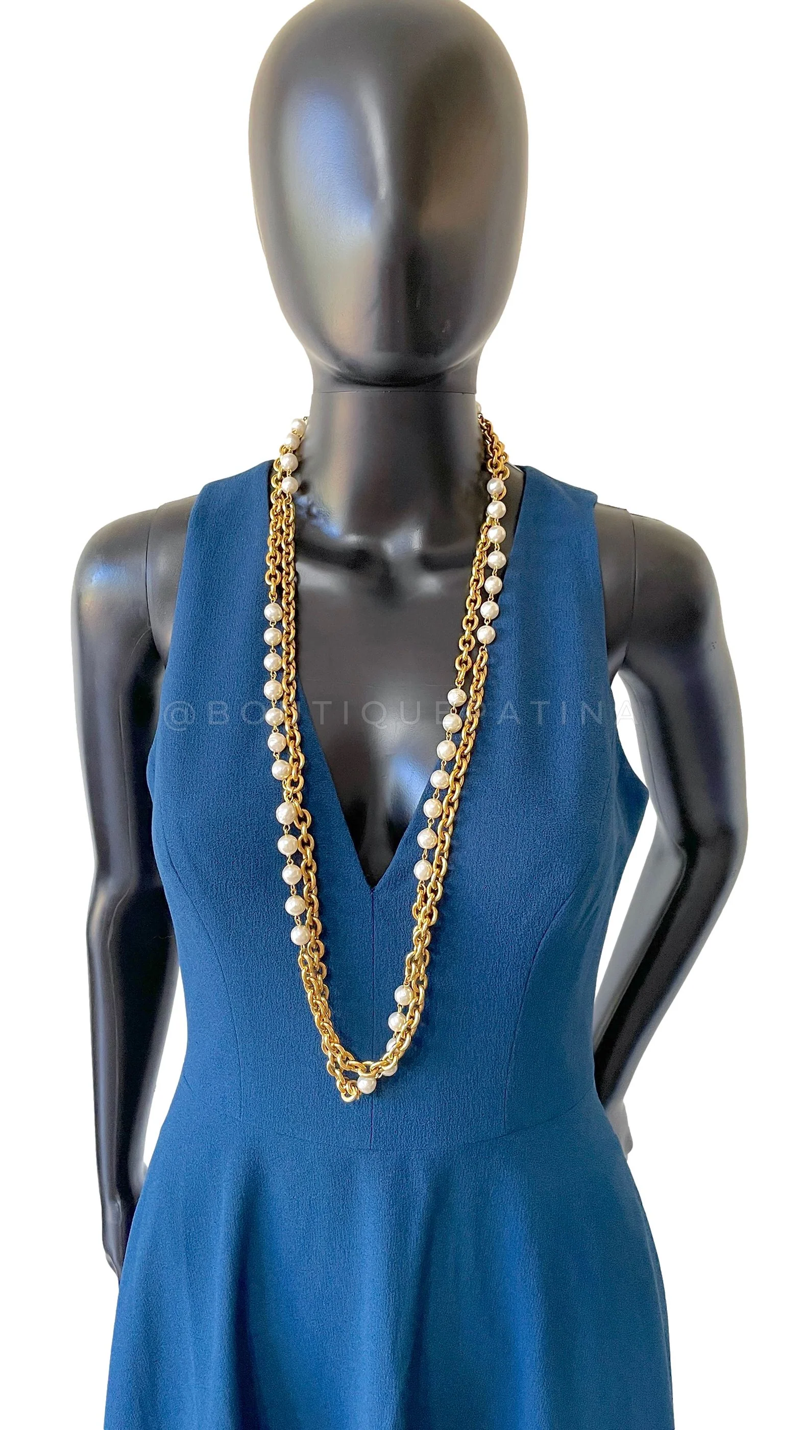 Chanel Vintage 1980s Rihanna Pearl and Gold Chain Long Station Necklace - Image 8