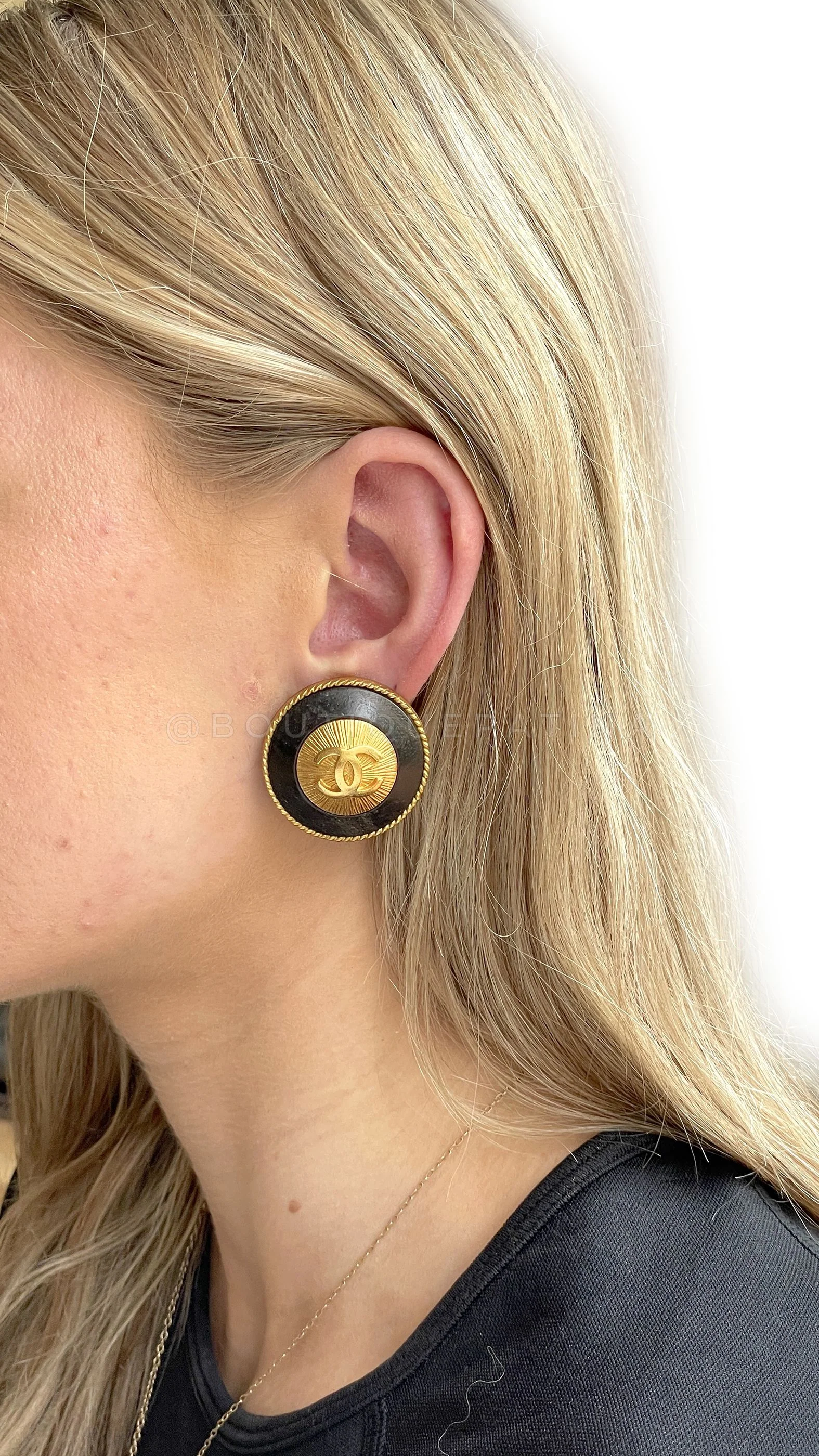 Chanel Vintage 94P Gold Sunburst Logo and Dark Wood Stud Earrings - Image 4
