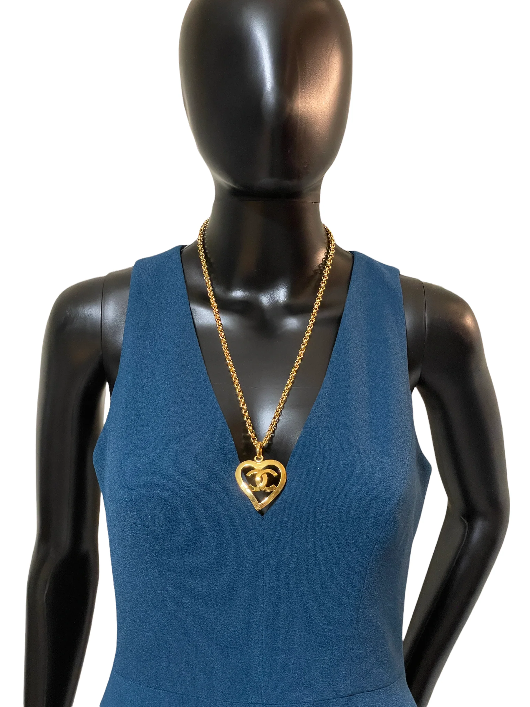 Chanel Vintage 95P Cutout Heart Medium Chain Necklace - Image 5