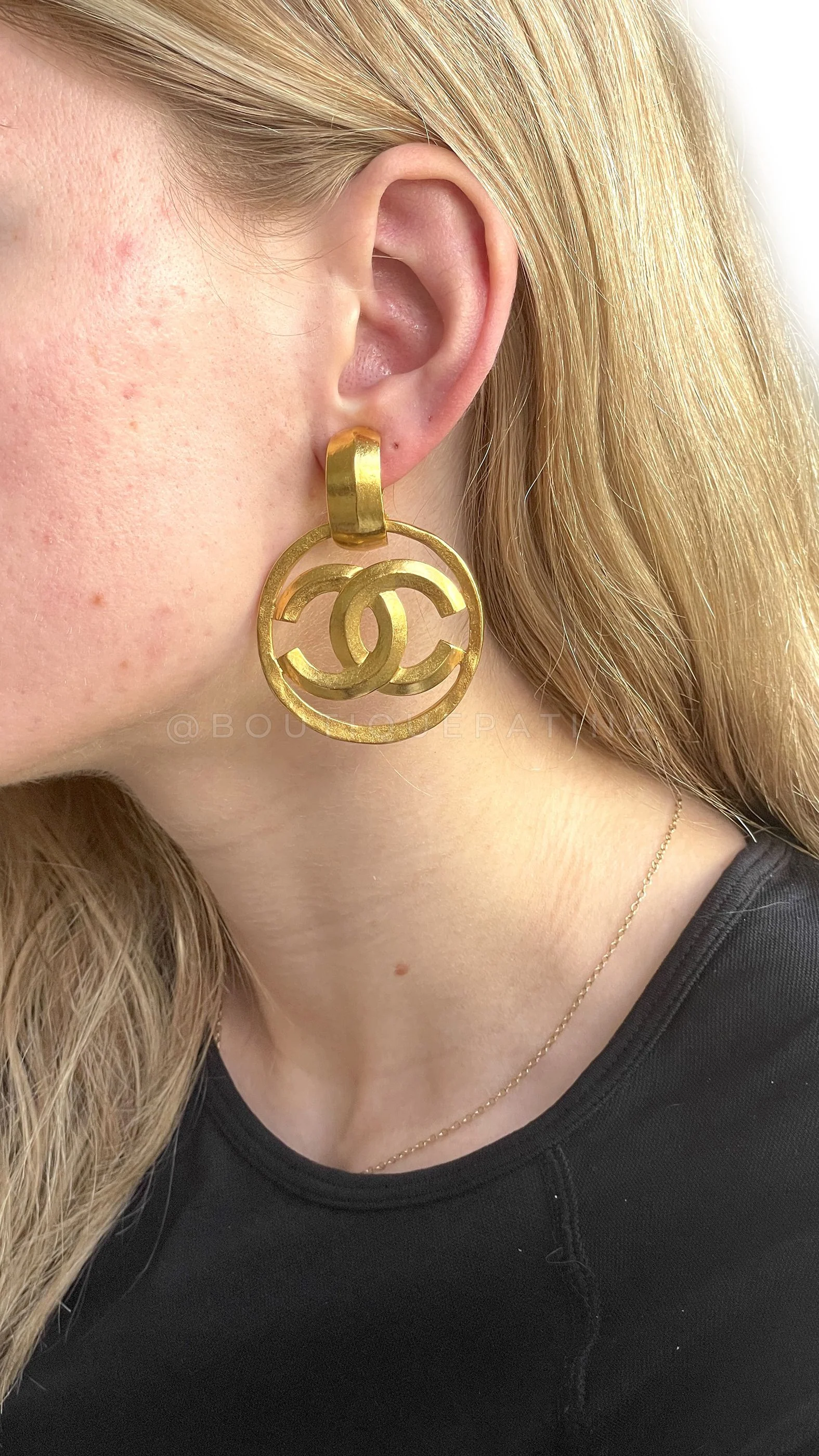 Chanel Vintage 96P Door Knocker Style CC Circle Logo Dangle Earrings - Image 4