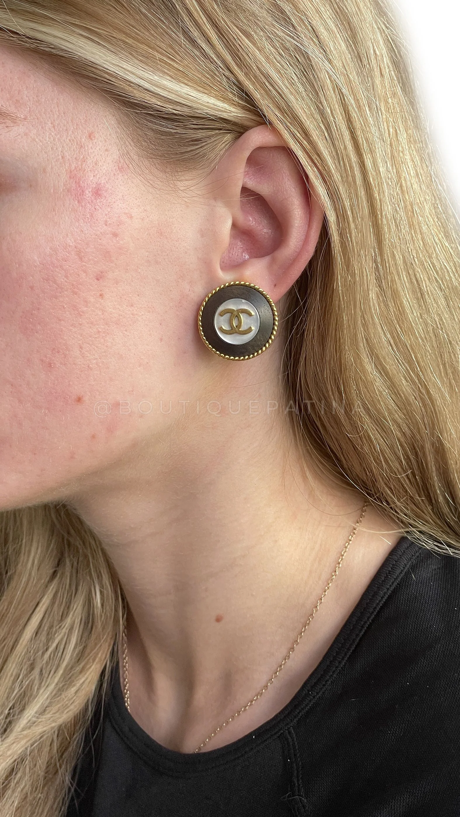 Chanel Vintage 96P Mother of Pearl Wooden CC Logo Stud Earrings Wood - Image 4