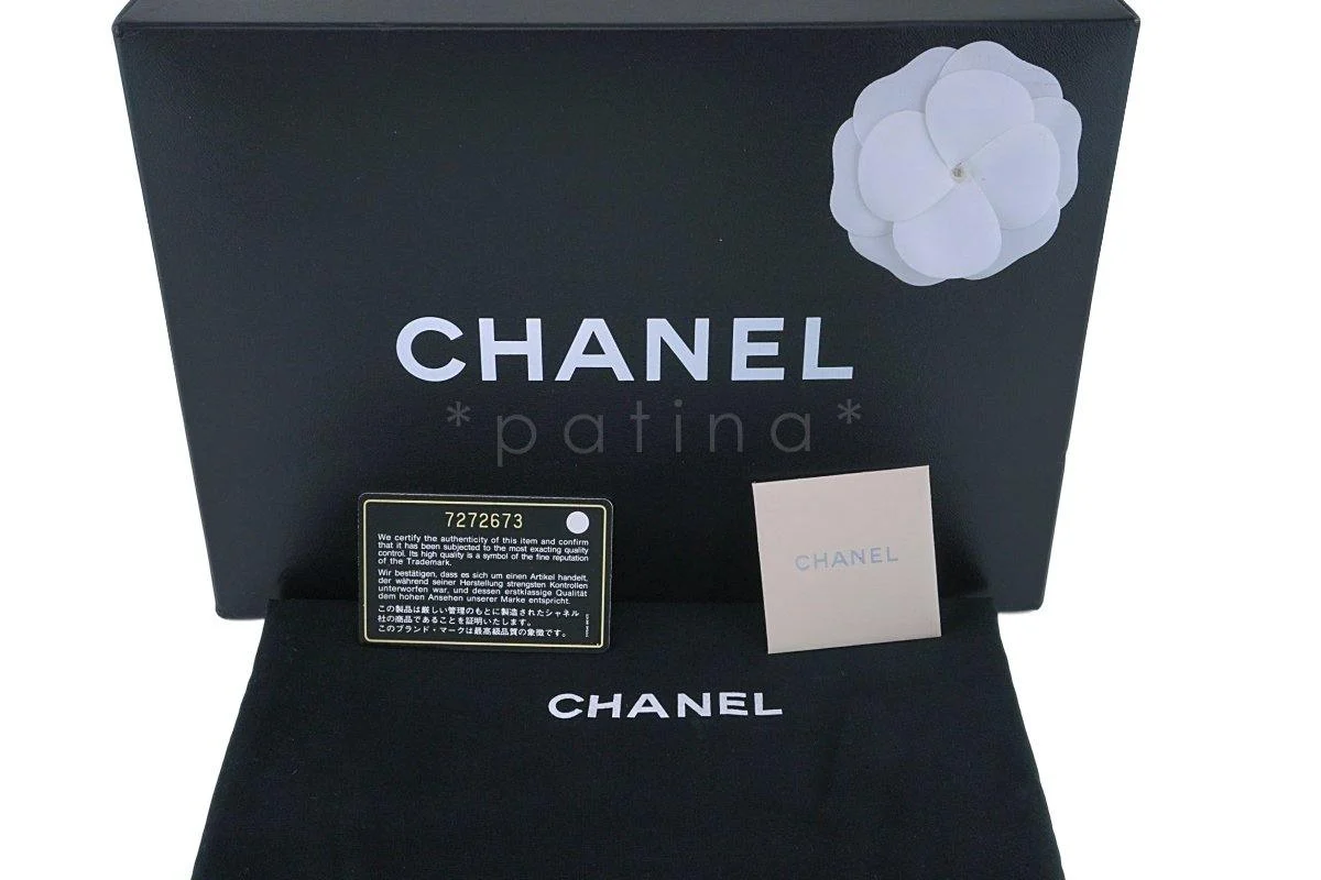 Chanel White Caviar Medium Classic 2.55 Double Flap Bag 18k GHW - Image 13