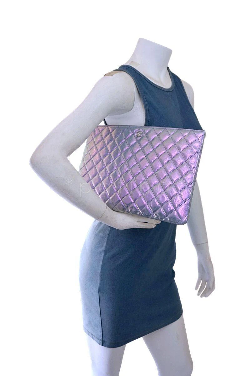 NIB 19S Chanel Blue-Violet Iridescent Large O Case CC Clutch Bag SHW - Image 9